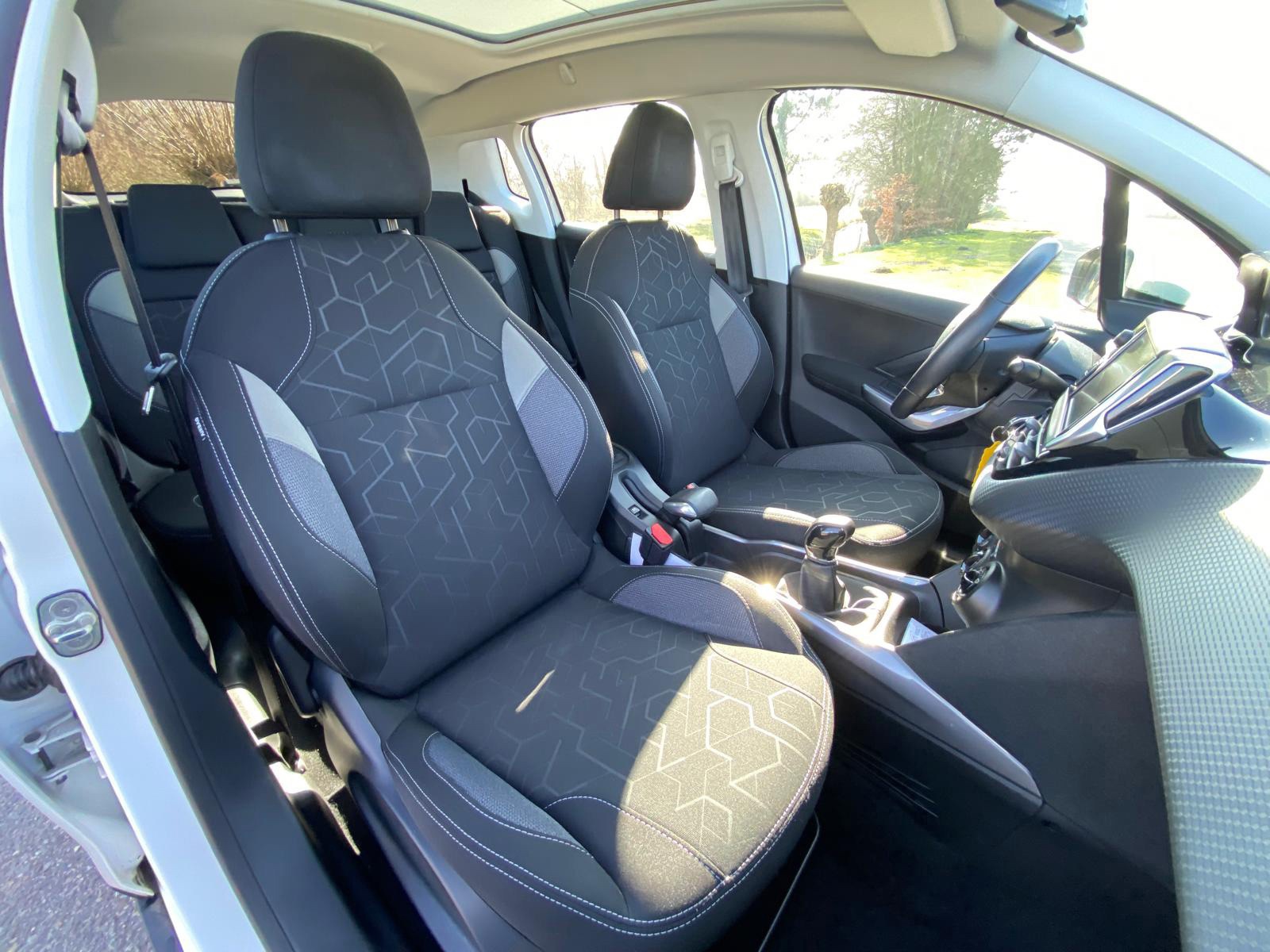 Peugeot 2008 1.2 PureTech Blue Lion (2018), foto 2