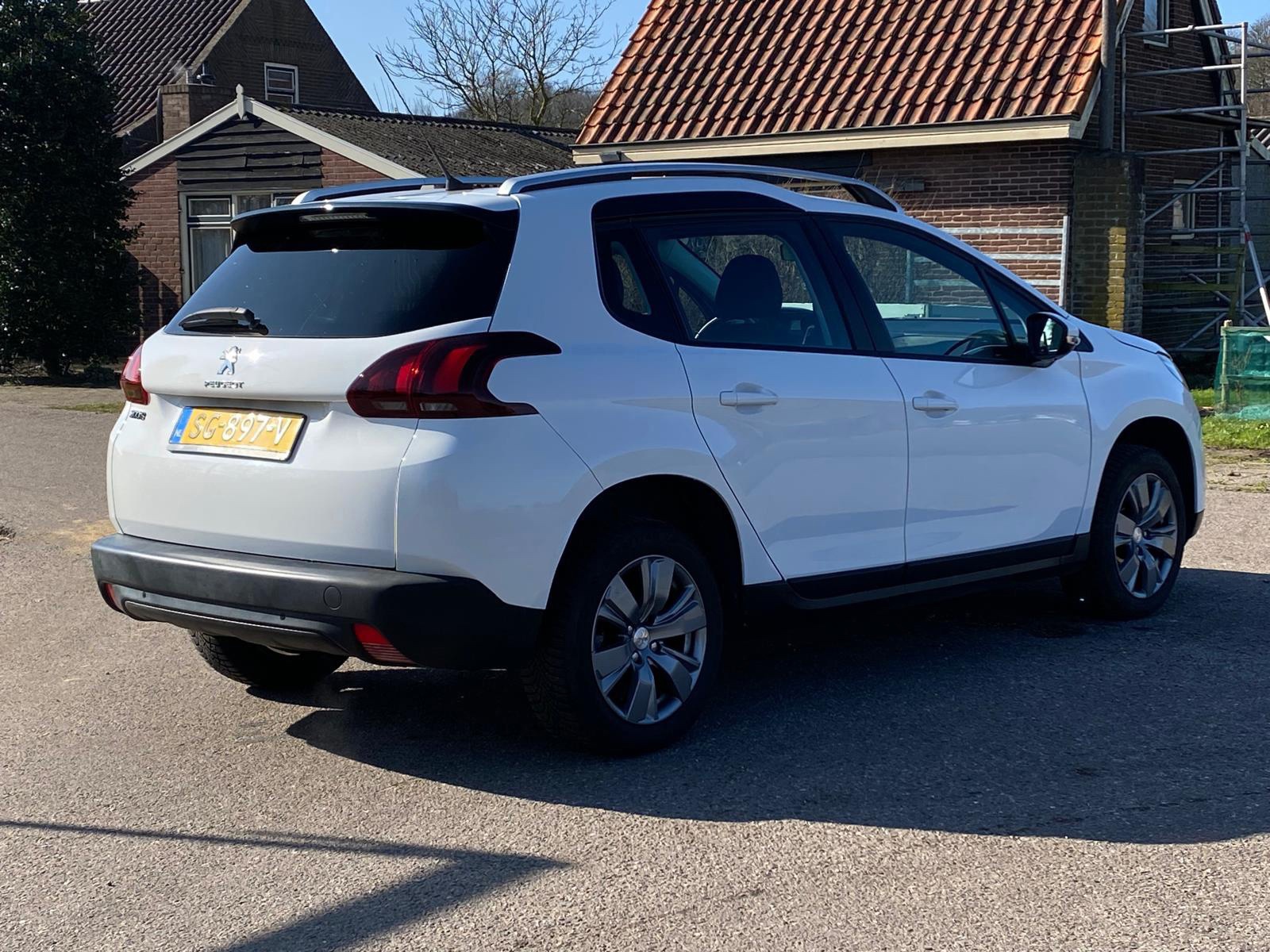 Peugeot 2008 1.2 PureTech Blue Lion (2018), foto 11