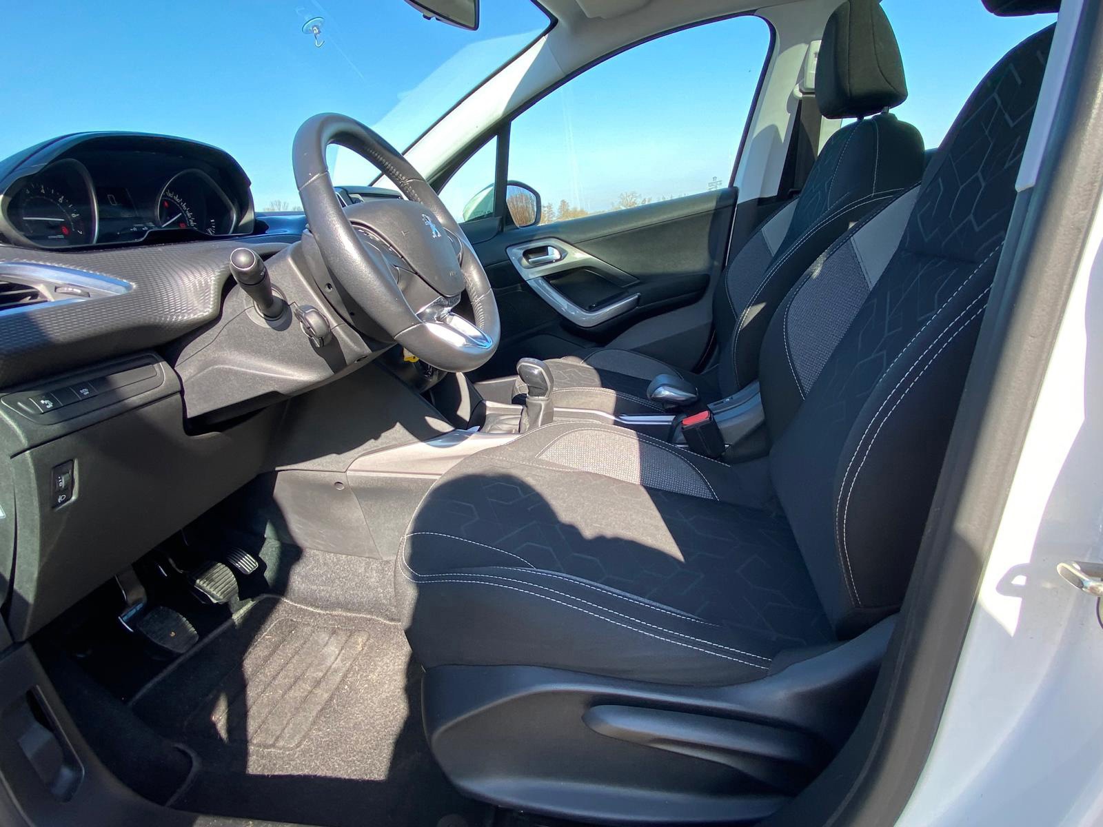 Peugeot 2008 1.2 PureTech Blue Lion (2018), foto 12