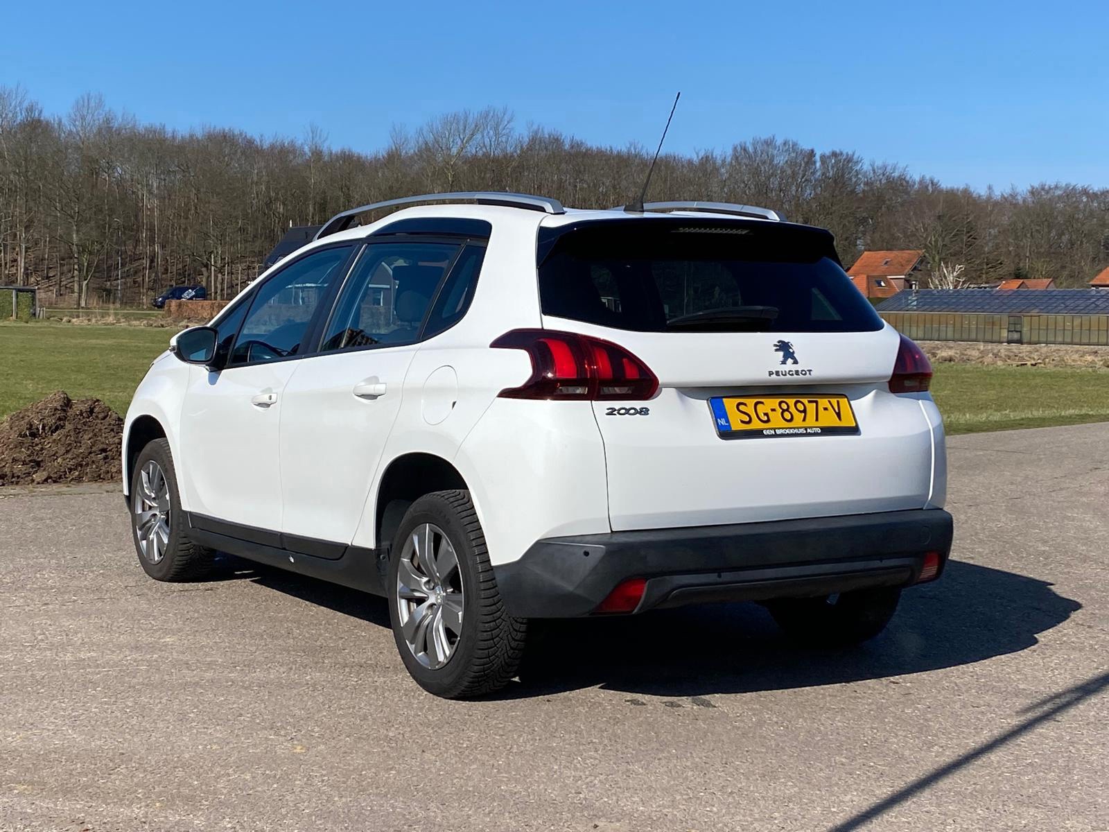 Peugeot 2008 1.2 PureTech Blue Lion (2018), foto 15
