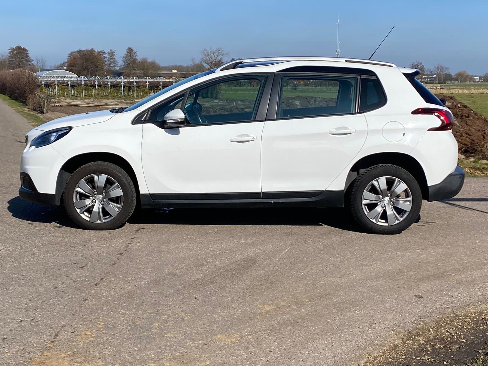 Peugeot 2008 1.2 PureTech Blue Lion (2018), foto 16
