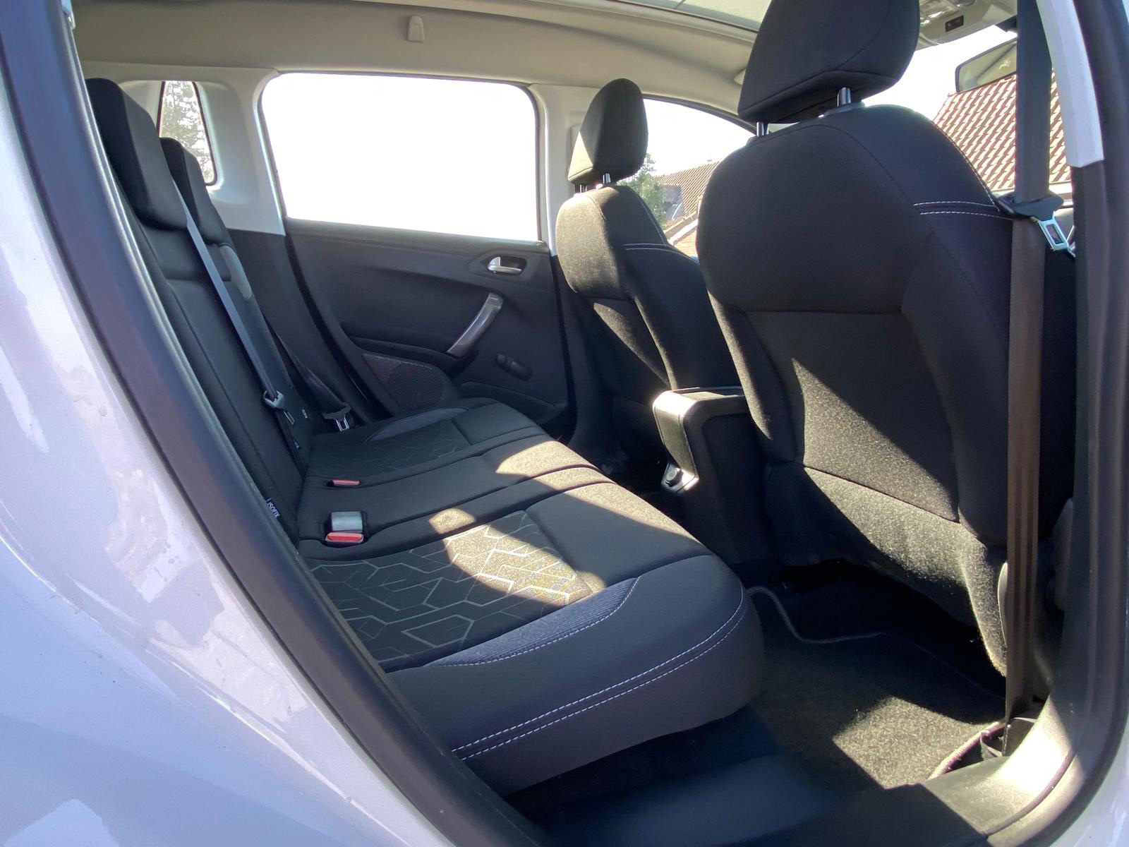 Peugeot 2008 1.2 PureTech Blue Lion (2018), foto 18