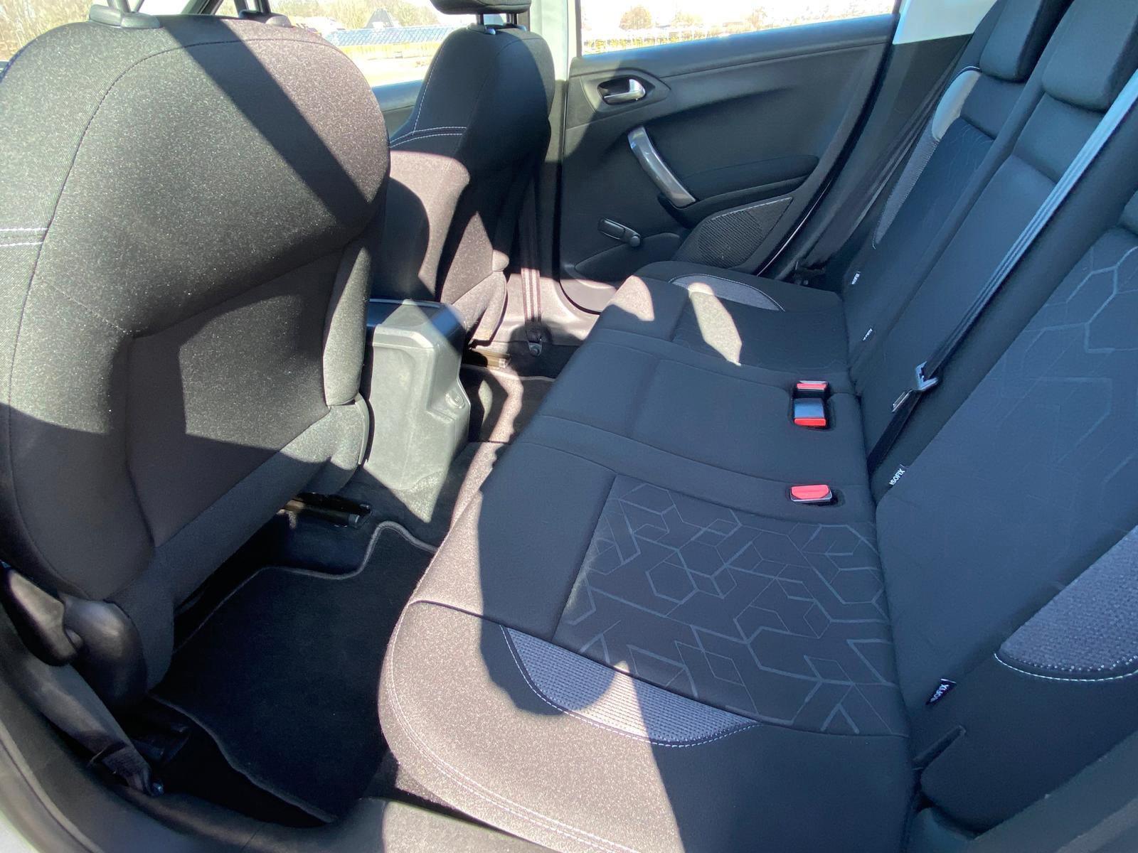 Peugeot 2008 1.2 PureTech Blue Lion (2018), foto 19
