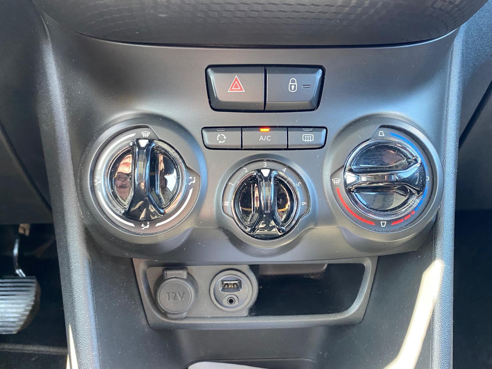 Peugeot 2008 1.2 PureTech Blue Lion (2018), foto 20
