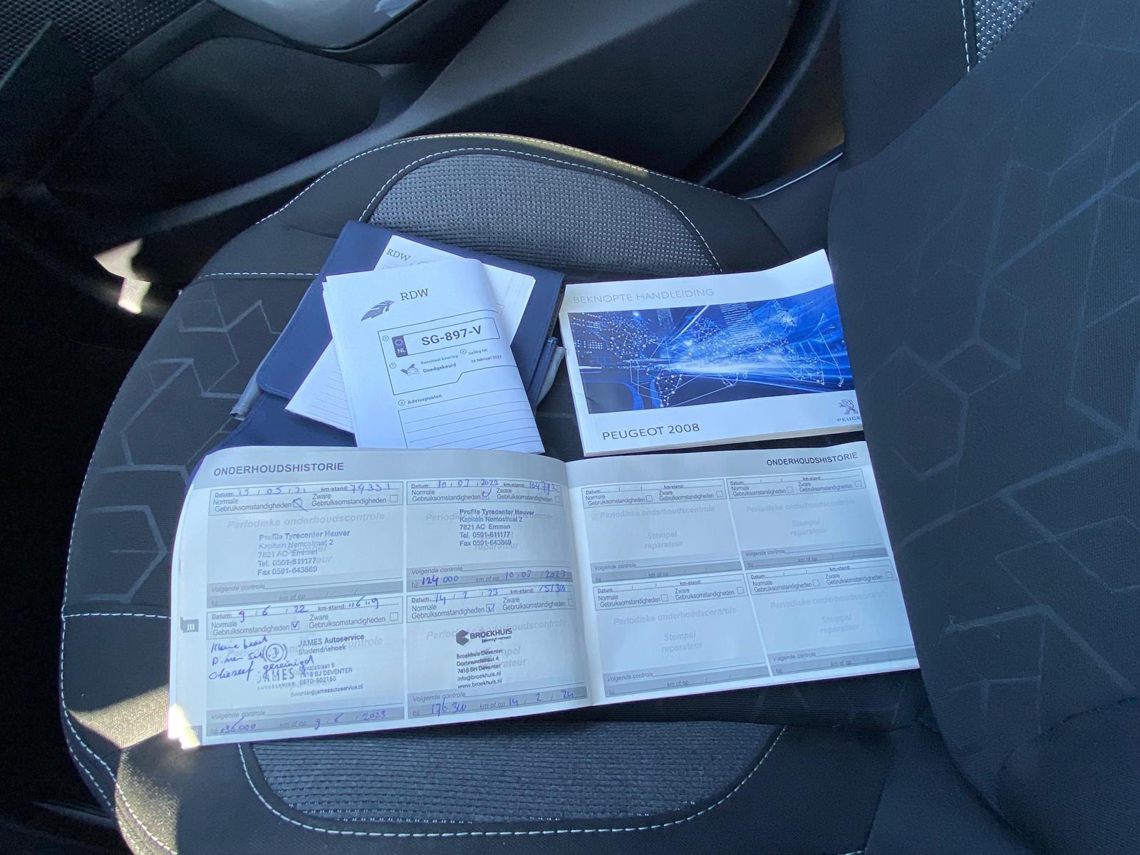 Peugeot 2008 1.2 PureTech Blue Lion (2018), foto 23