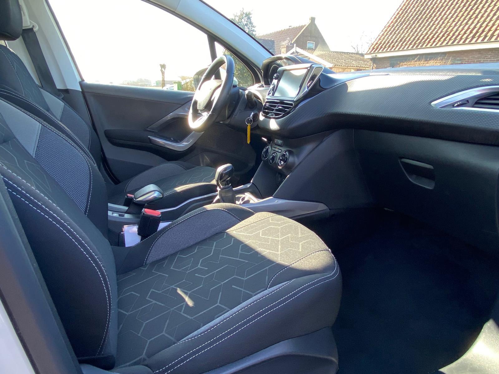 Peugeot 2008 1.2 PureTech Blue Lion (2018), foto 8