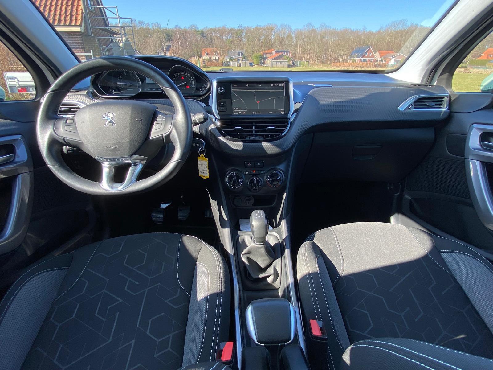 Peugeot 2008 1.2 PureTech Blue Lion (2018), foto 10