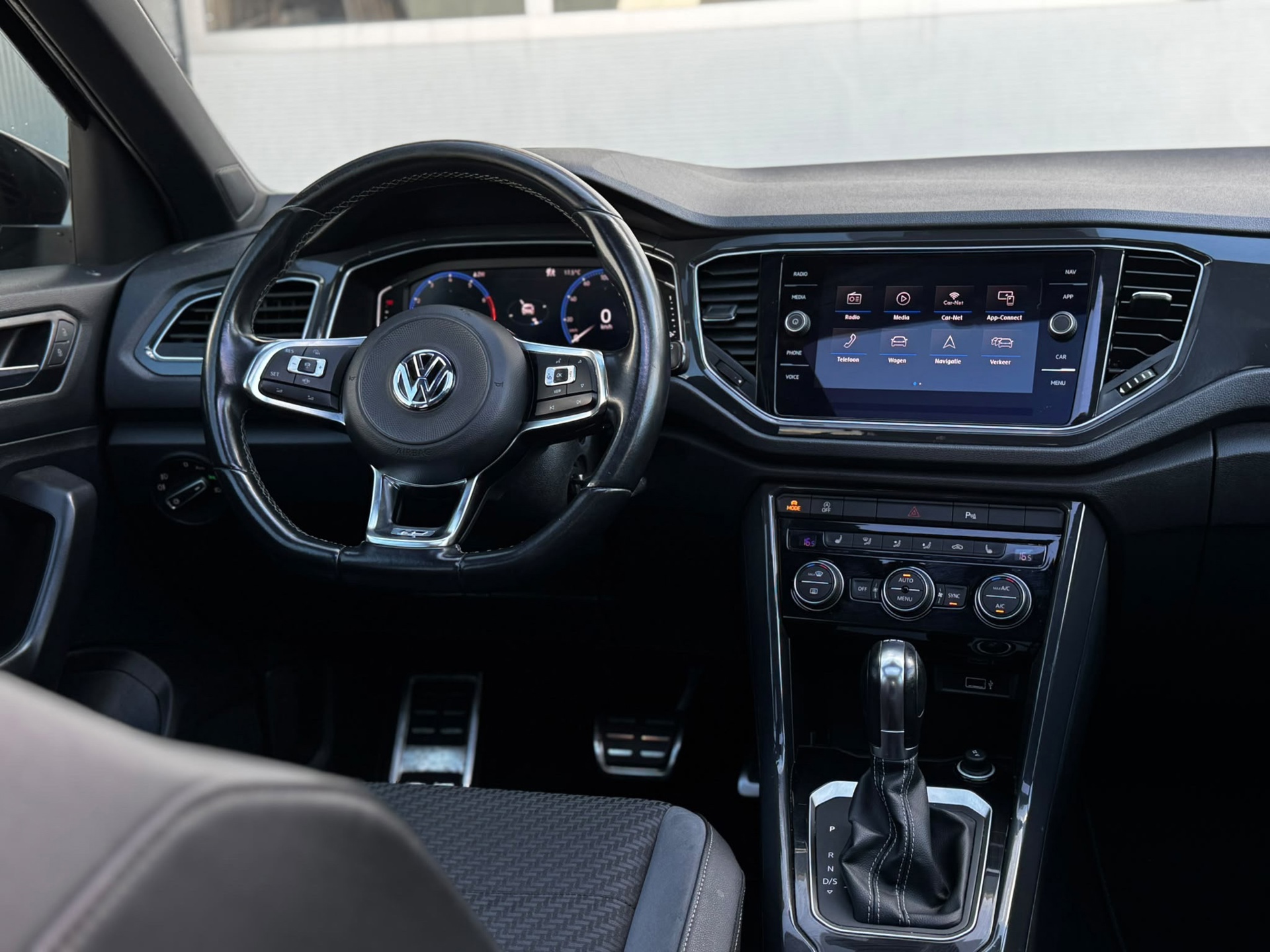 Volkswagen T-Roc 1.5 TSI 3xR-Line (2019), foto 11