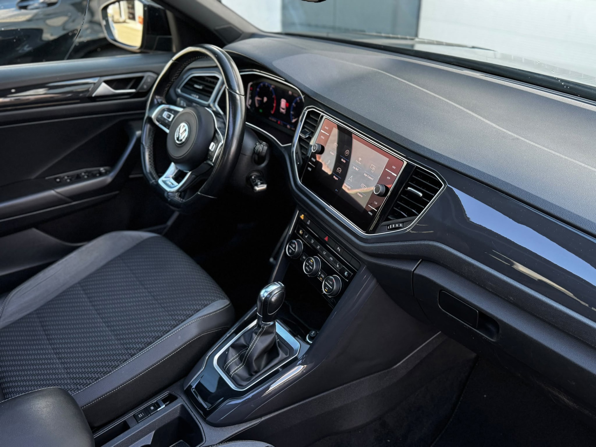 Volkswagen T-Roc 1.5 TSI 3xR-Line (2019), foto 12