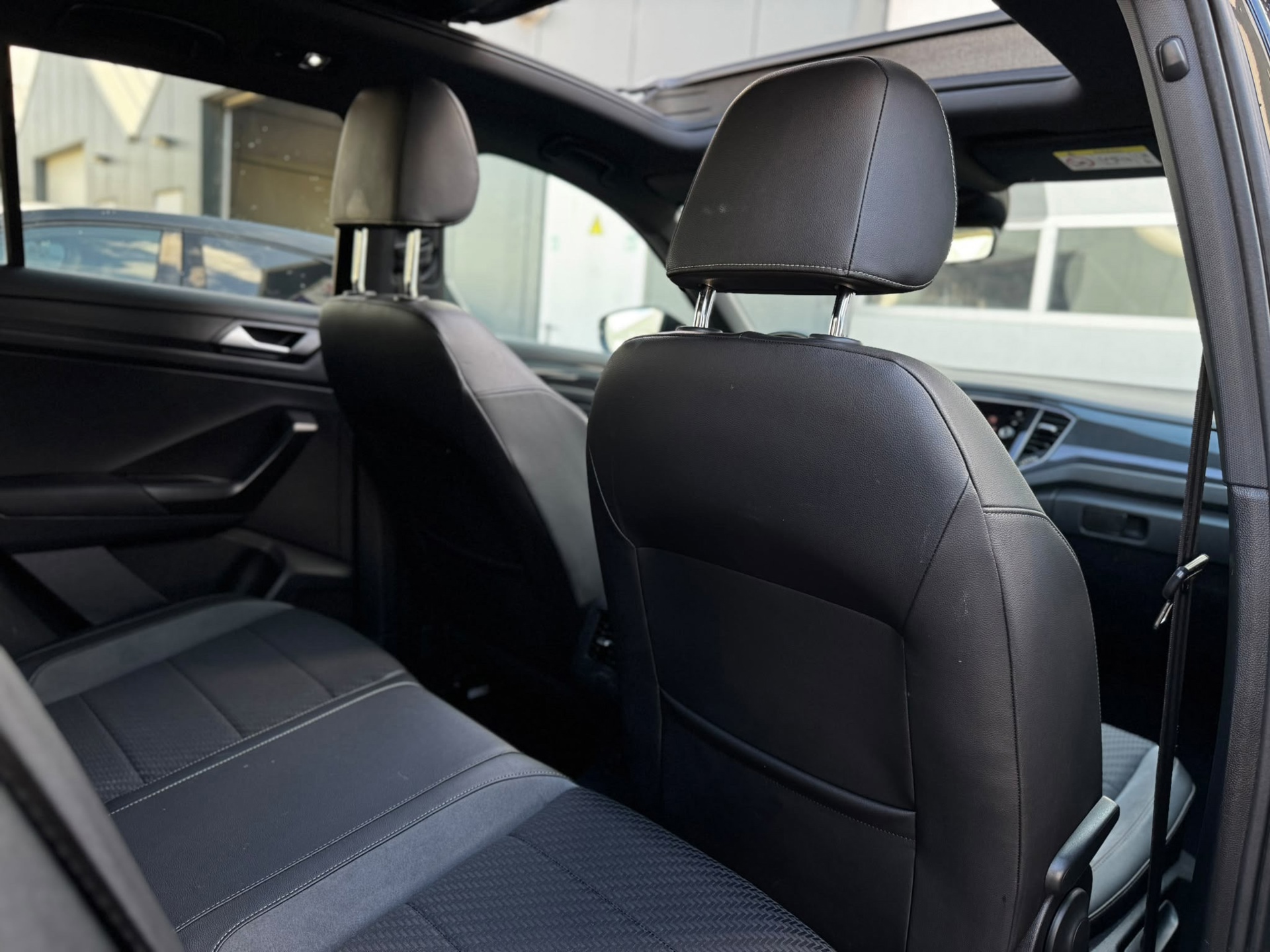 Volkswagen T-Roc 1.5 TSI 3xR-Line (2019), foto 24
