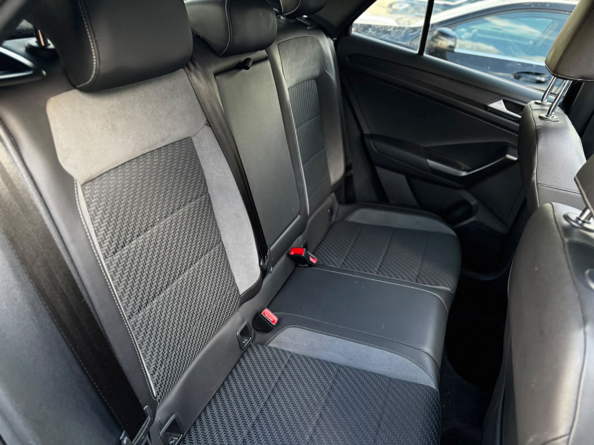 Volkswagen T-Roc 1.5 TSI 3xR-Line (2019), foto 25