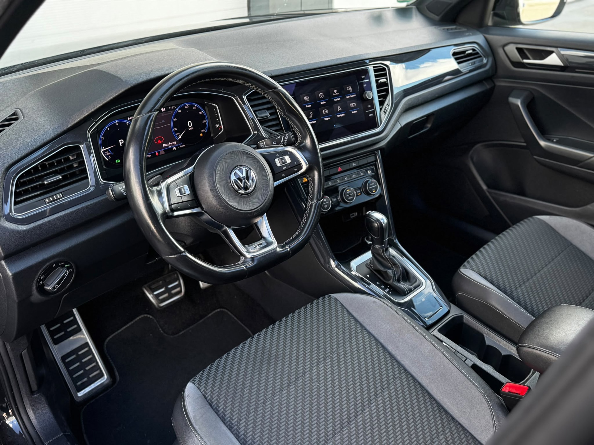 Volkswagen T-Roc 1.5 TSI 3xR-Line (2019), foto 10