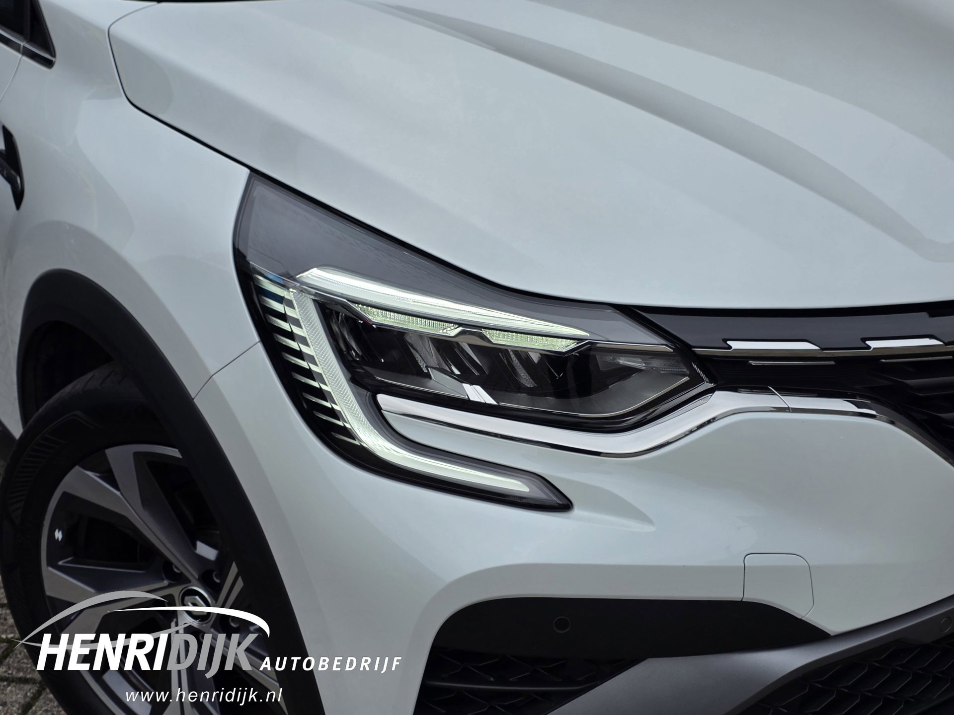 Renault Captur 1.6 E-Tech Hybrid 145 R.S. Line (2022), foto 2