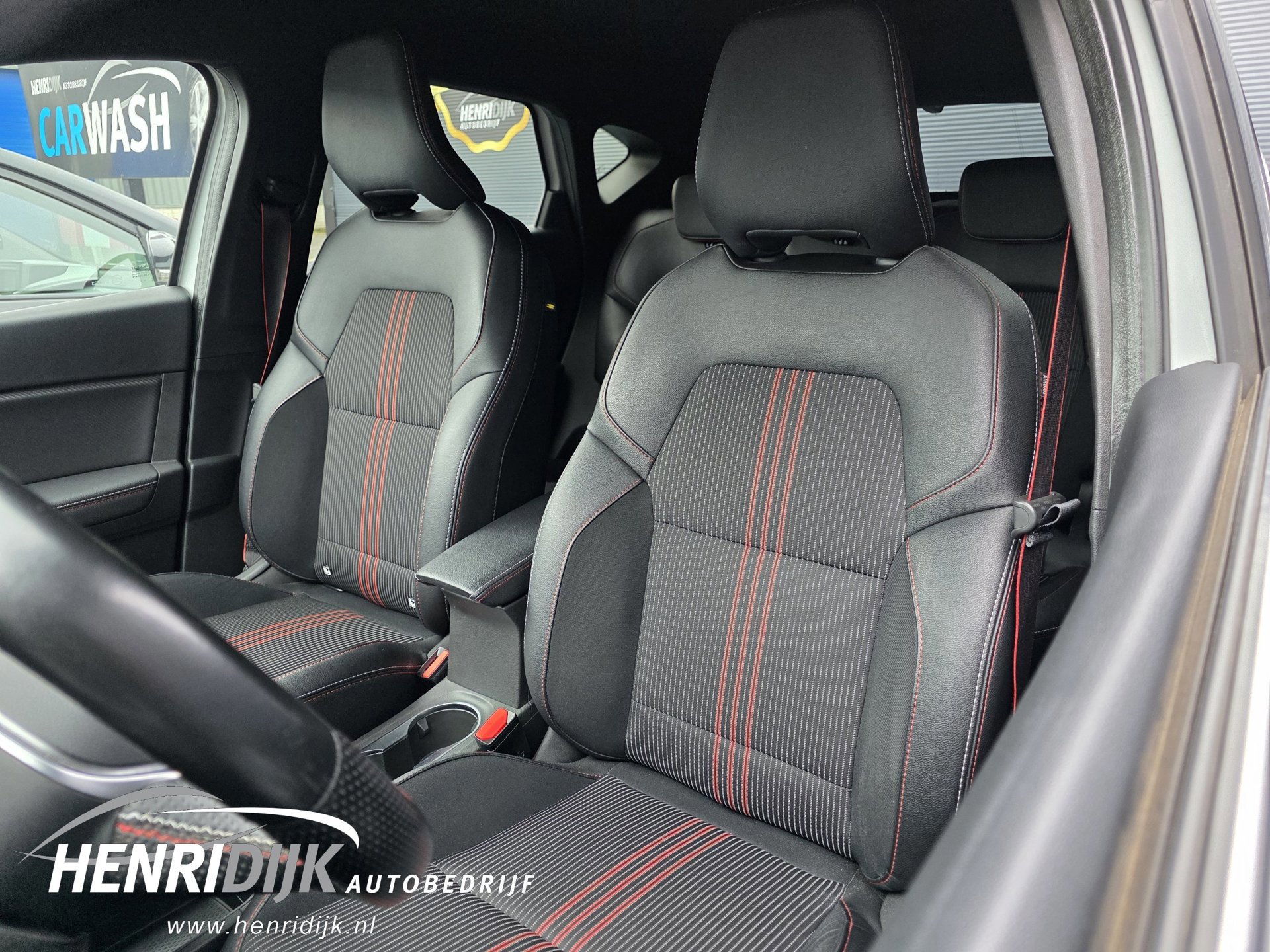 Renault Captur 1.6 E-Tech Hybrid 145 R.S. Line (2022), foto 12