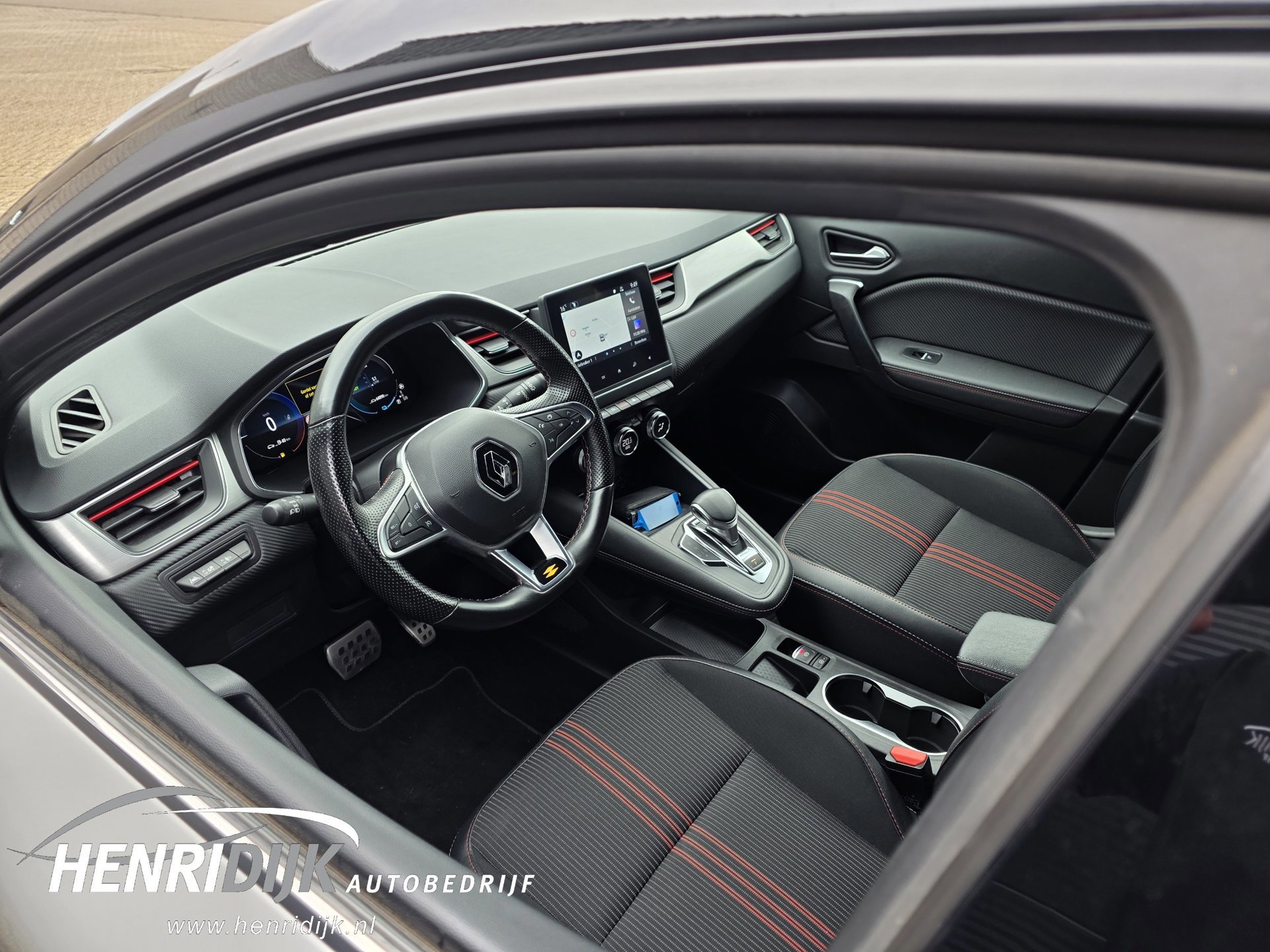 Renault Captur 1.6 E-Tech Hybrid 145 R.S. Line (2022), foto 13