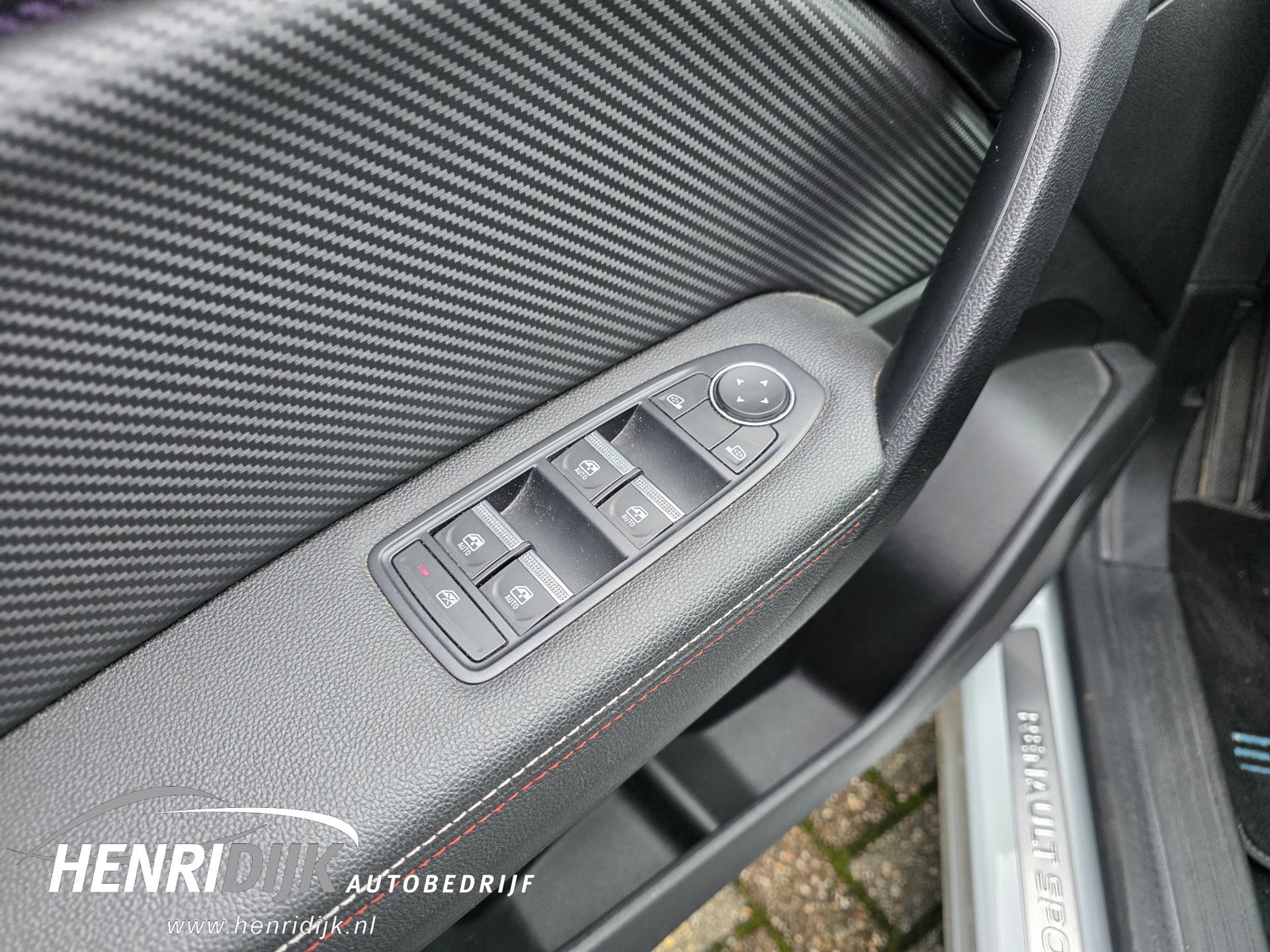 Renault Captur 1.6 E-Tech Hybrid 145 R.S. Line (2022), foto 18