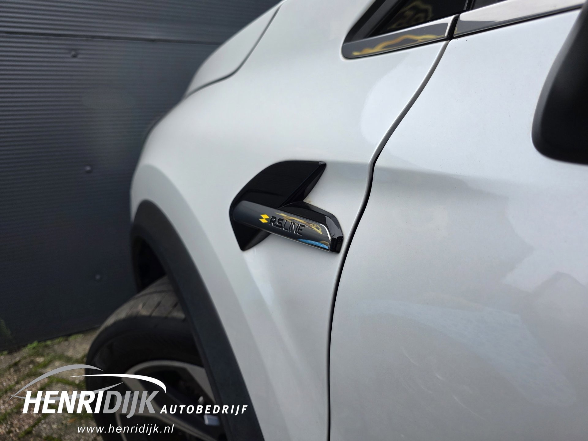 Renault Captur 1.6 E-Tech Hybrid 145 R.S. Line (2022), foto 3