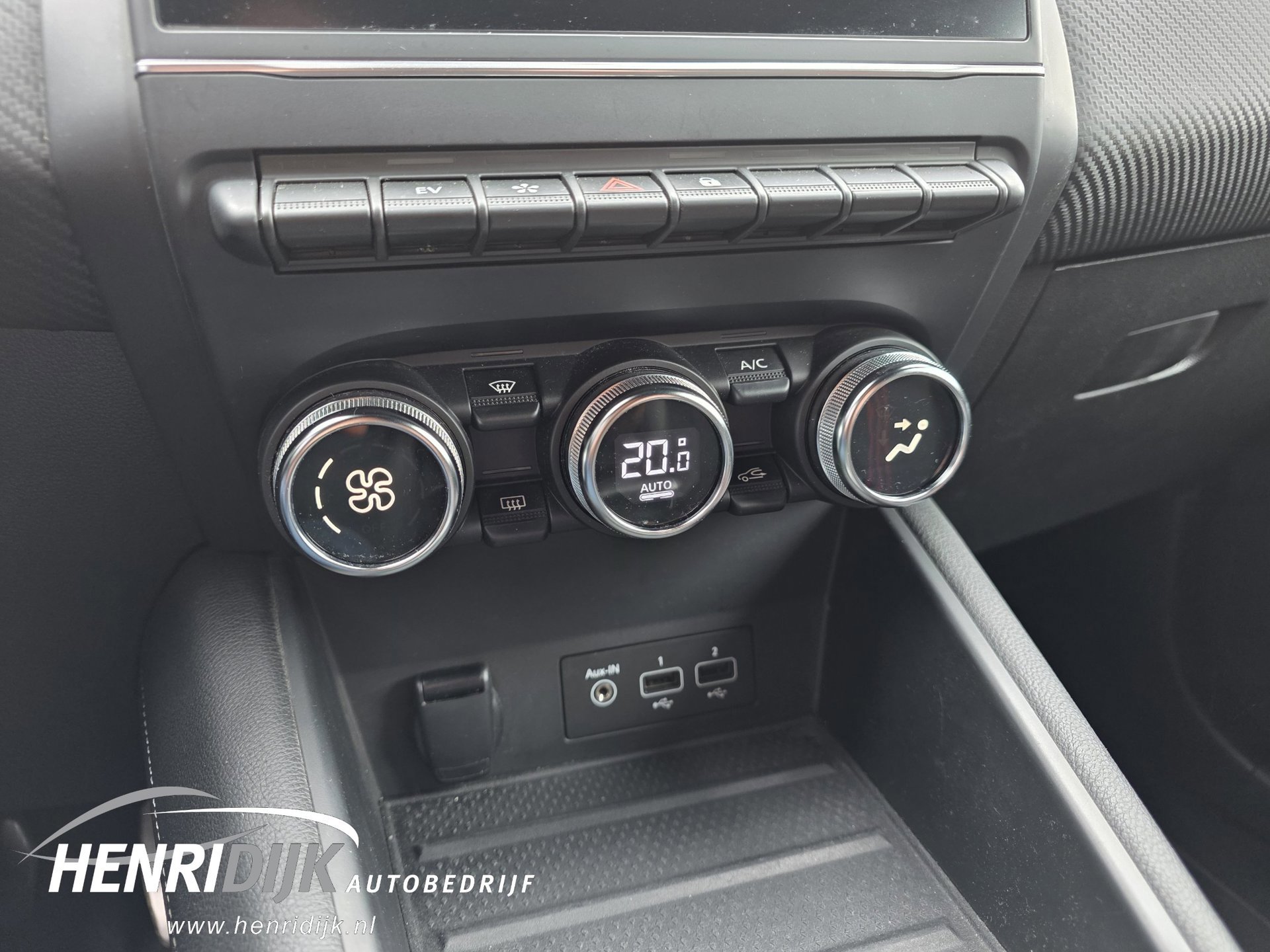 Renault Captur 1.6 E-Tech Hybrid 145 R.S. Line (2022), foto 24