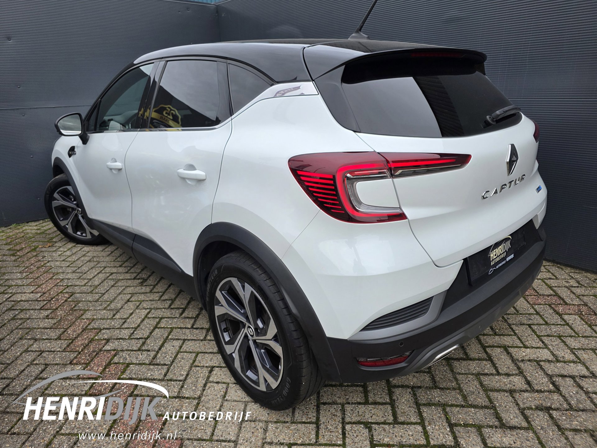 Renault Captur 1.6 E-Tech Hybrid 145 R.S. Line (2022), foto 4