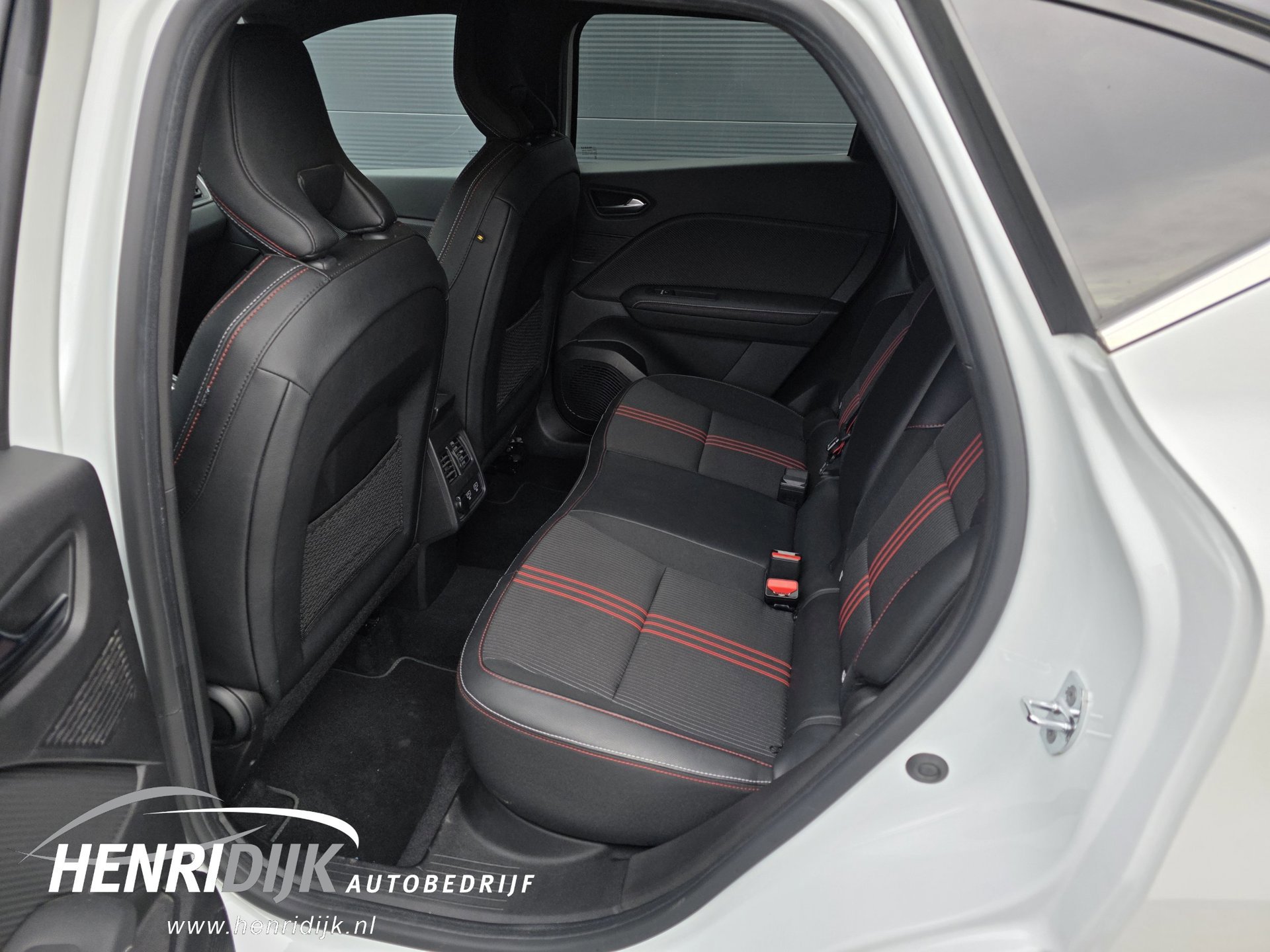 Renault Captur 1.6 E-Tech Hybrid 145 R.S. Line (2022), foto 31