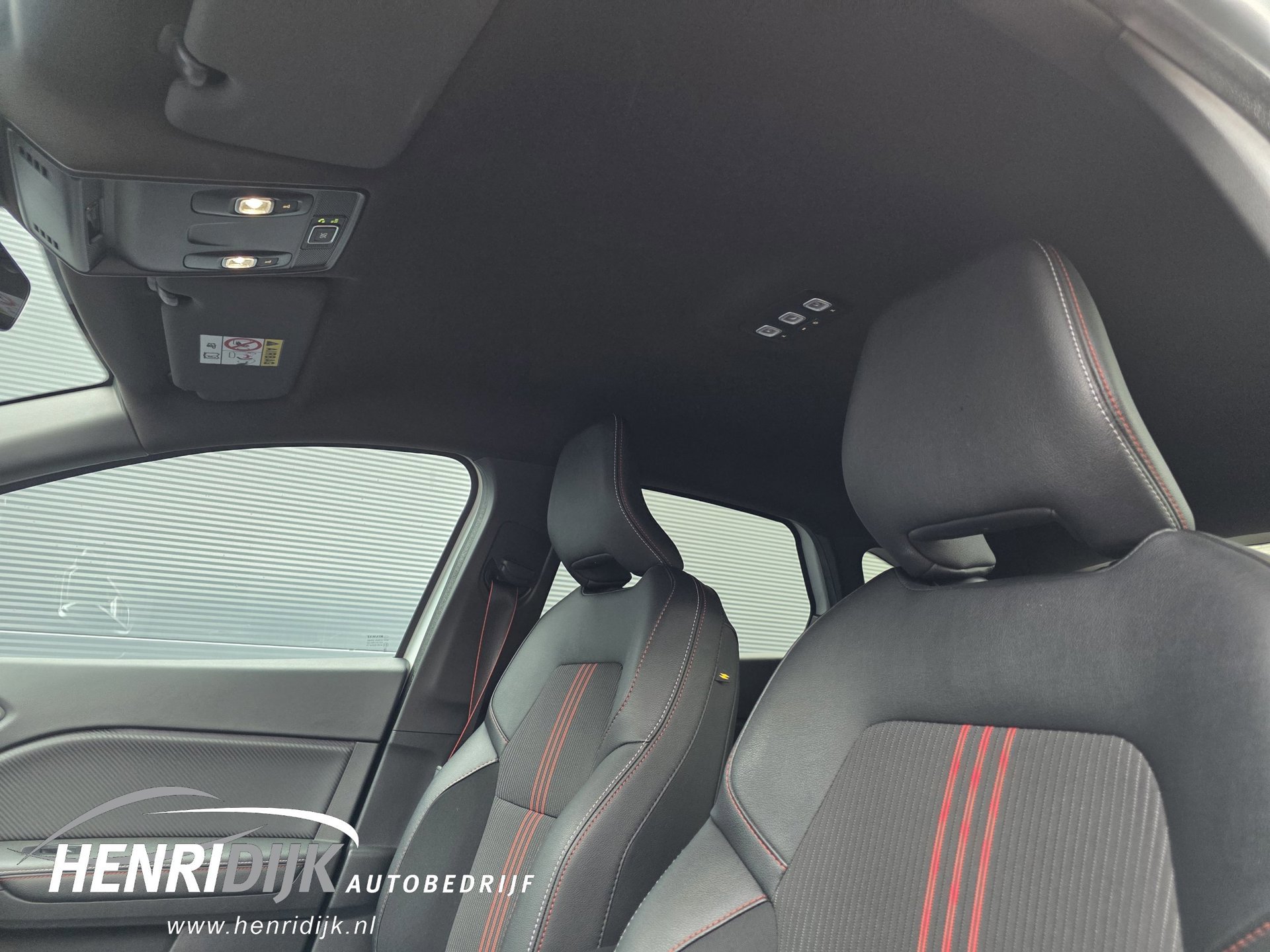 Renault Captur 1.6 E-Tech Hybrid 145 R.S. Line (2022), foto 32