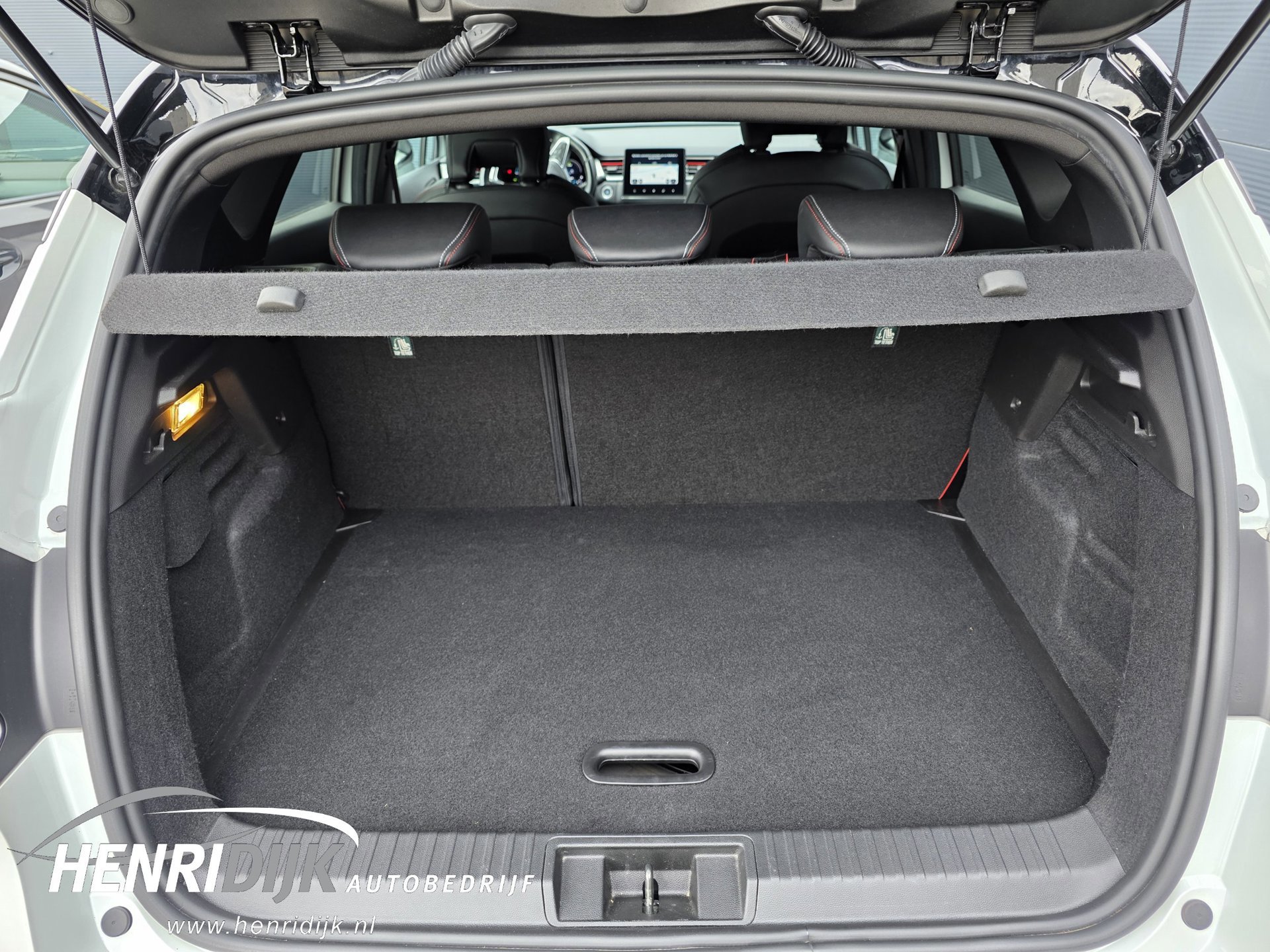 Renault Captur 1.6 E-Tech Hybrid 145 R.S. Line (2022), foto 33