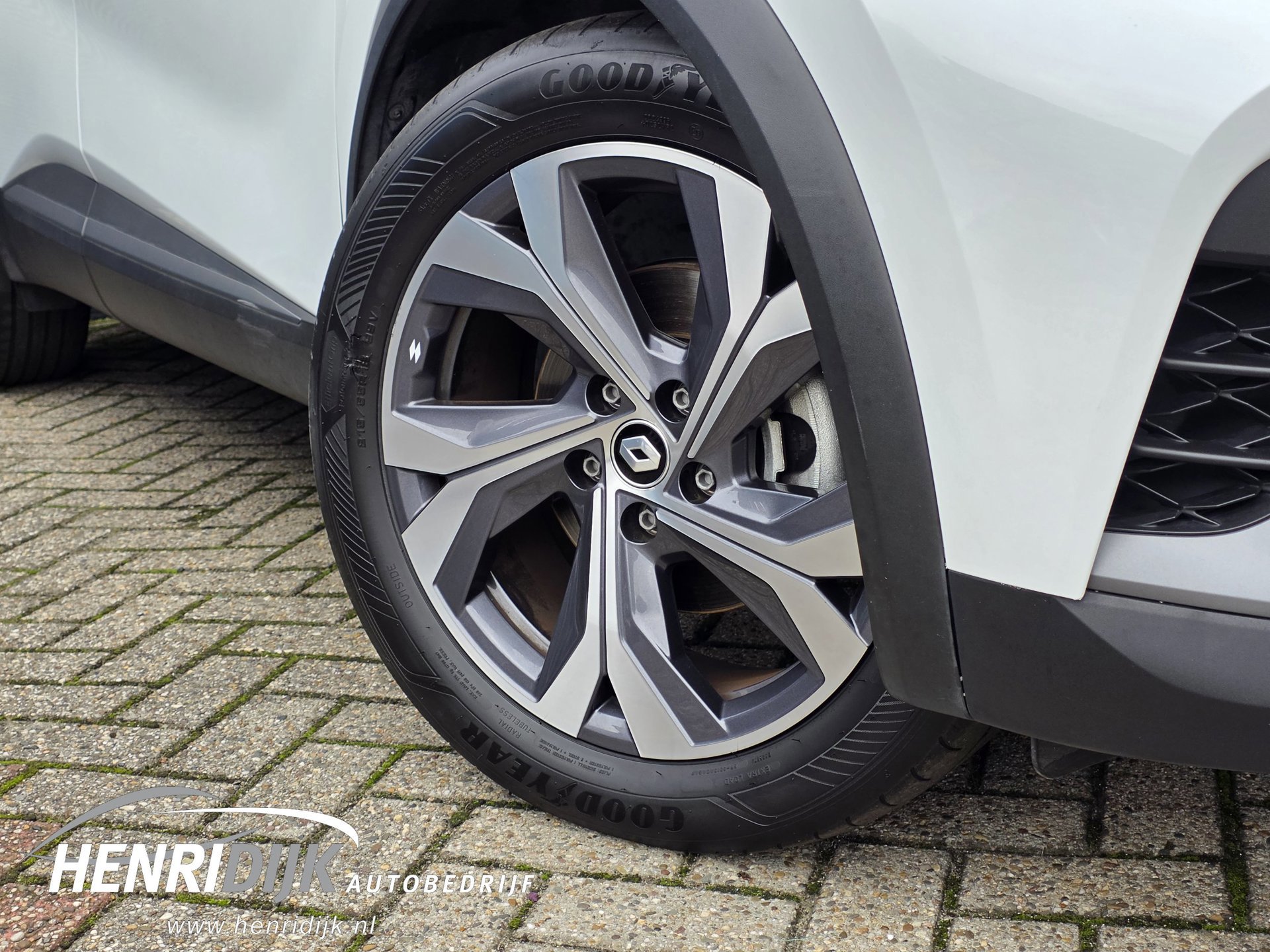 Renault Captur 1.6 E-Tech Hybrid 145 R.S. Line (2022), foto 6