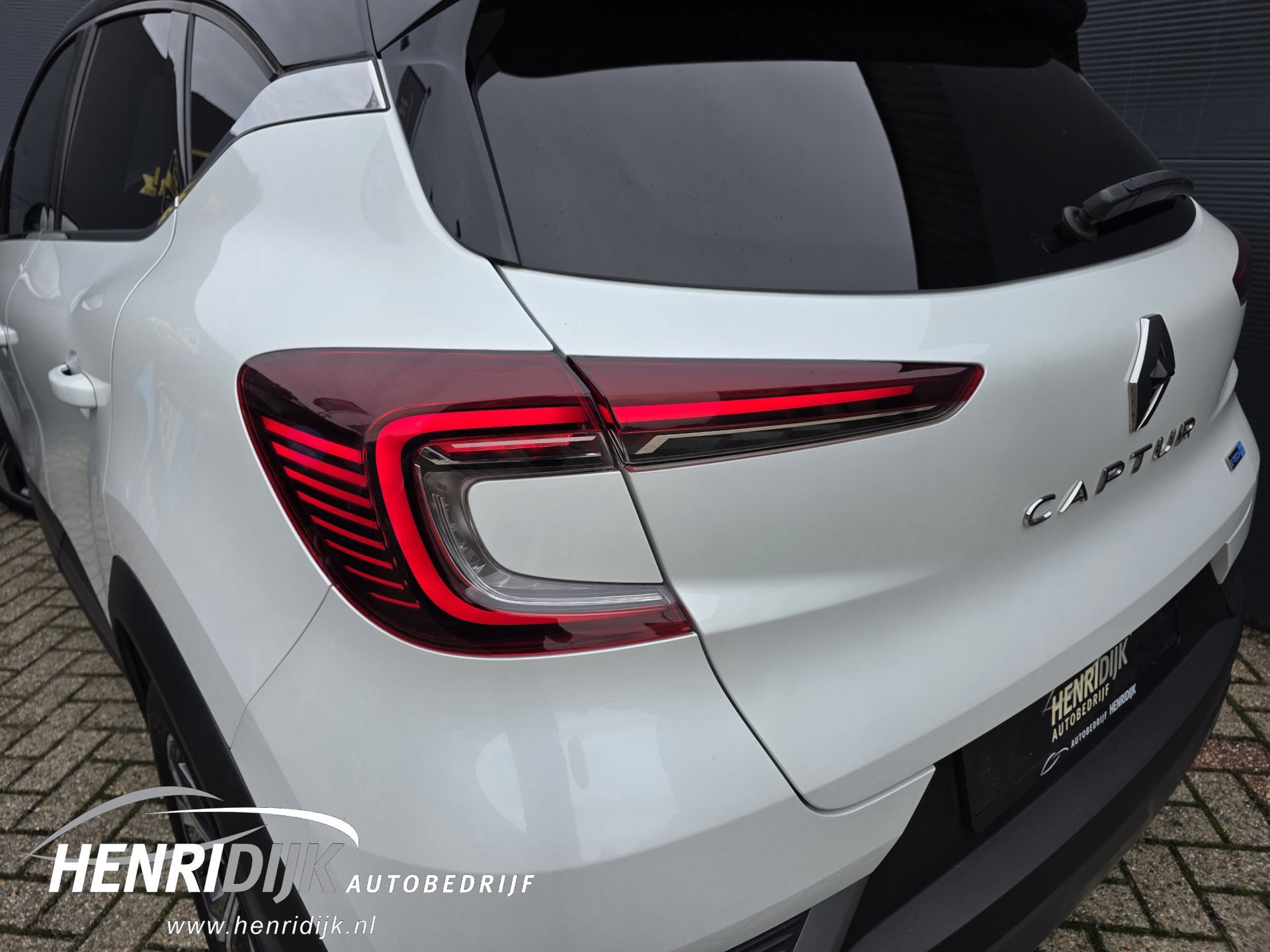 Renault Captur 1.6 E-Tech Hybrid 145 R.S. Line (2022), foto 8