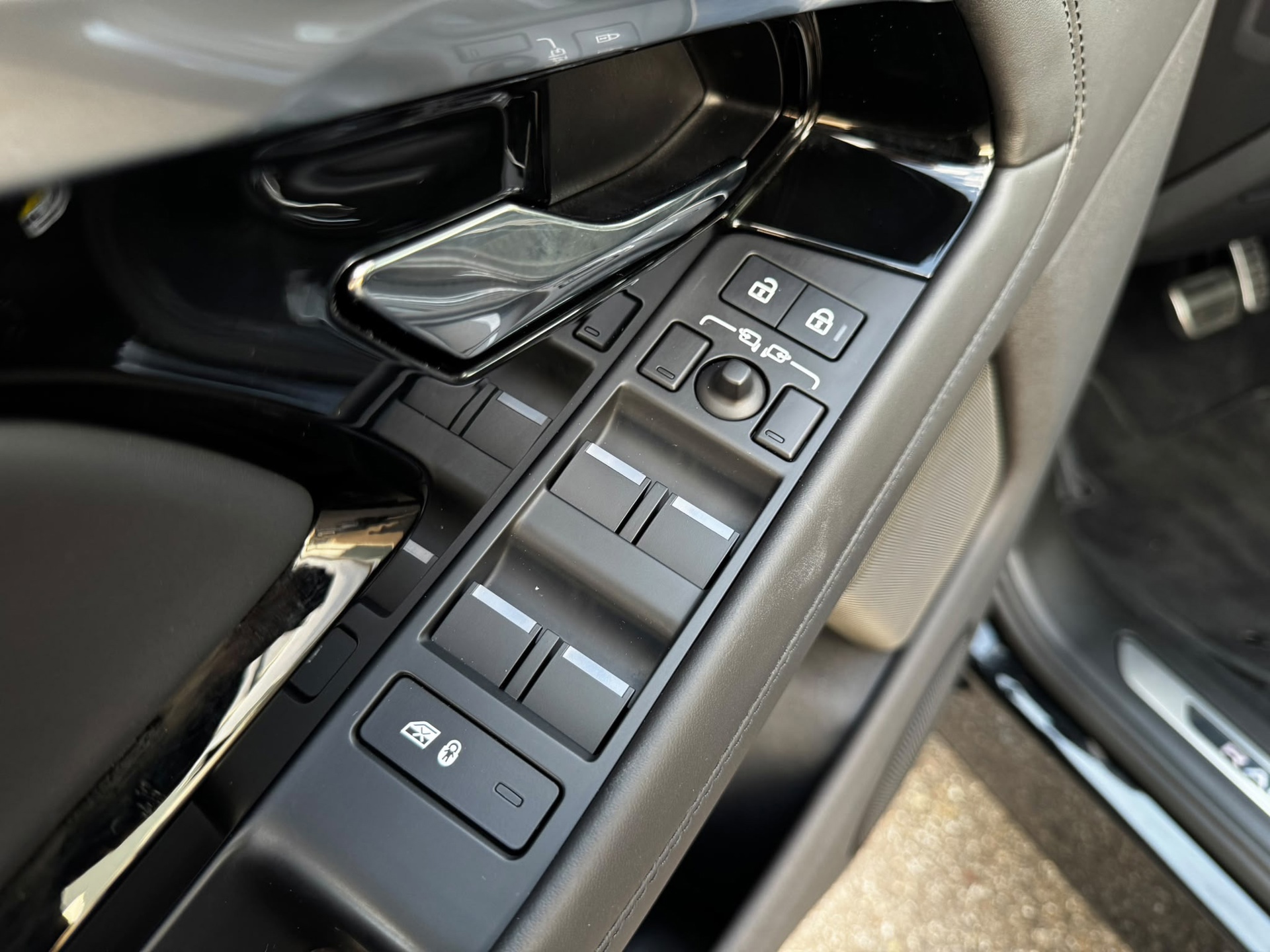Land Rover Range Evoque 1.5 P300e AWD R-Dynamic Autobiography Alcantara (2023), foto 25