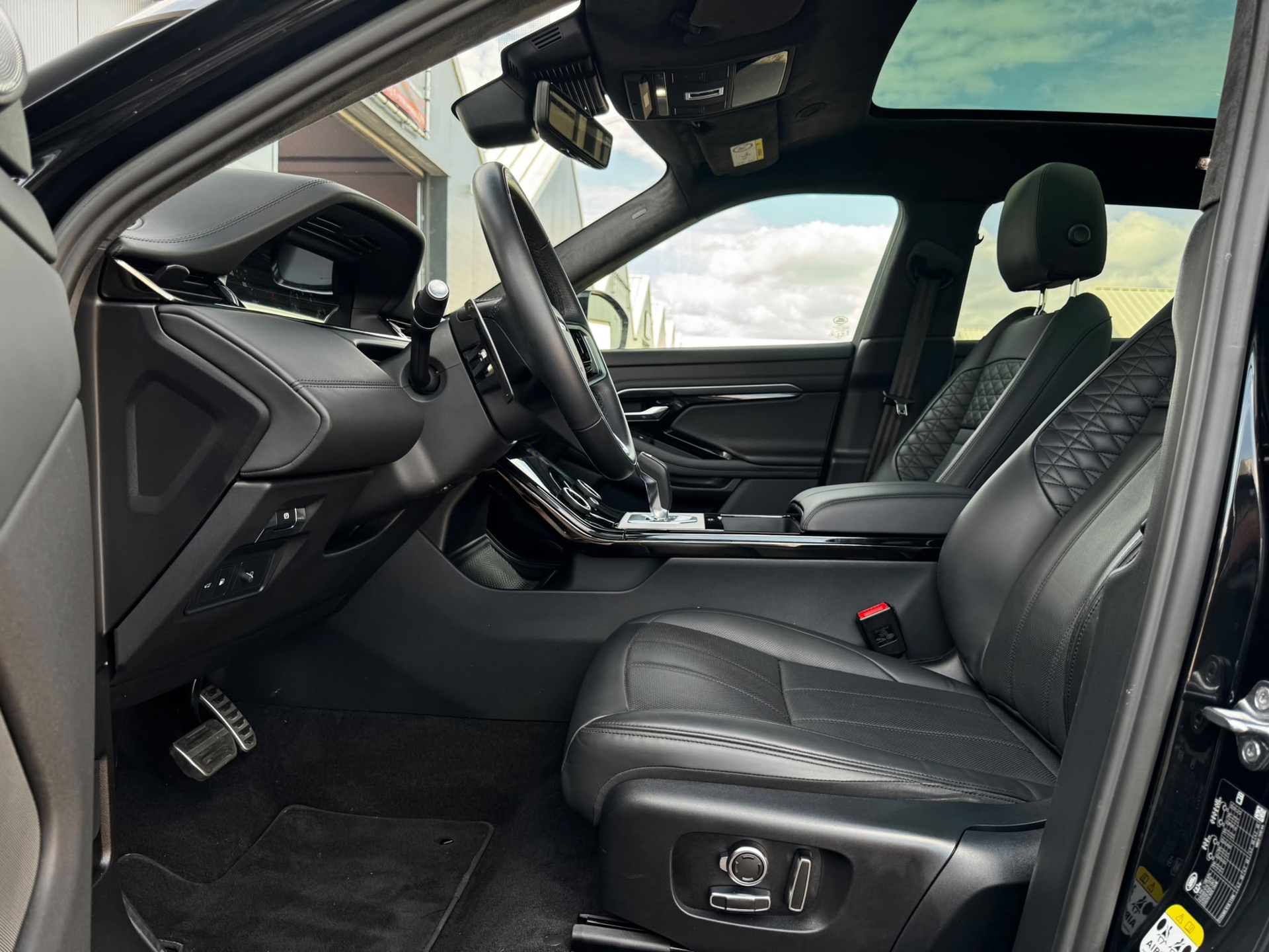 Land Rover Range Evoque 1.5 P300e AWD R-Dynamic Autobiography Alcantara (2023), foto 9
