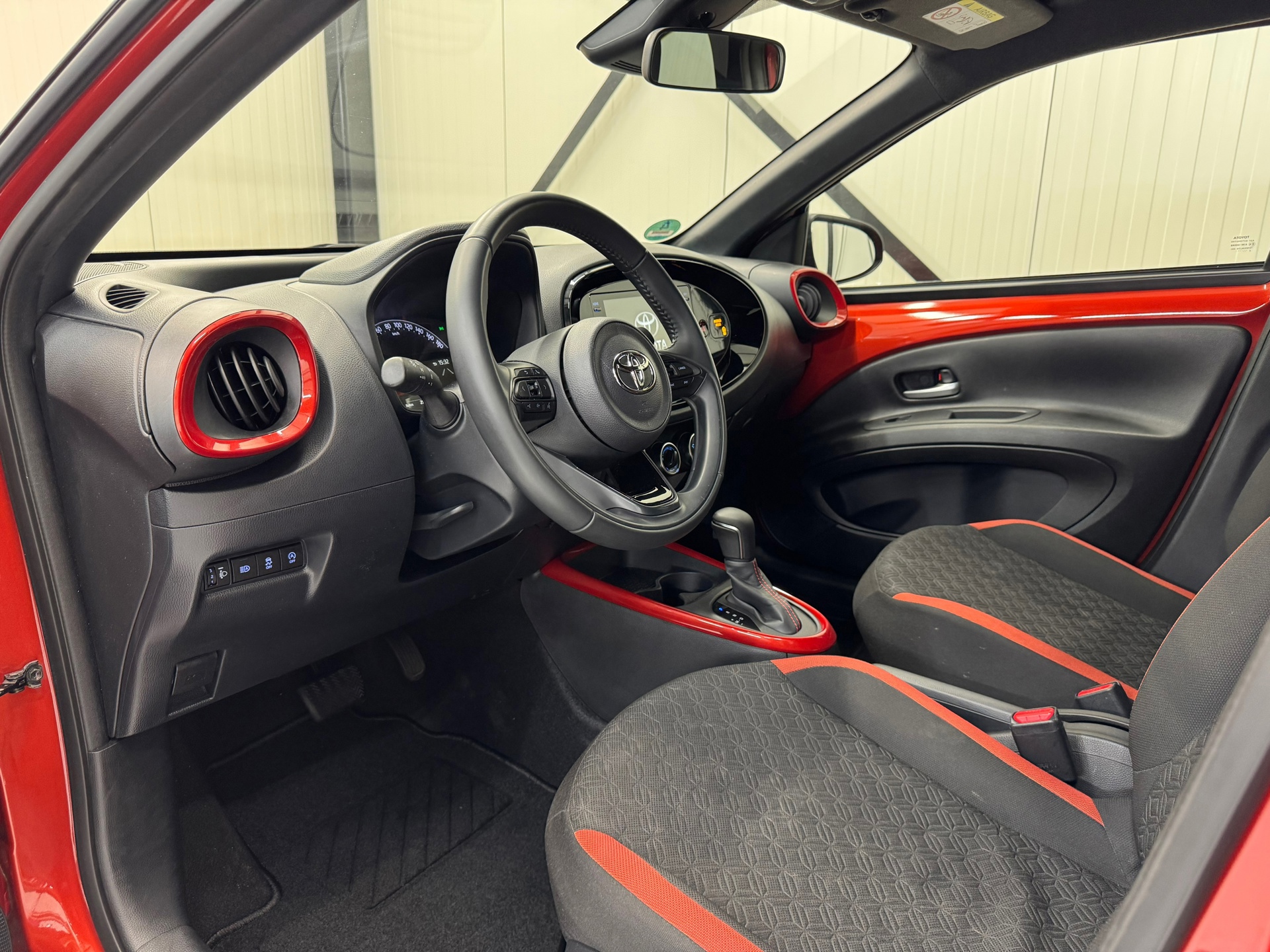 Toyota Aygo X 1.0 VVT-i S-CVT first (2022), foto 3