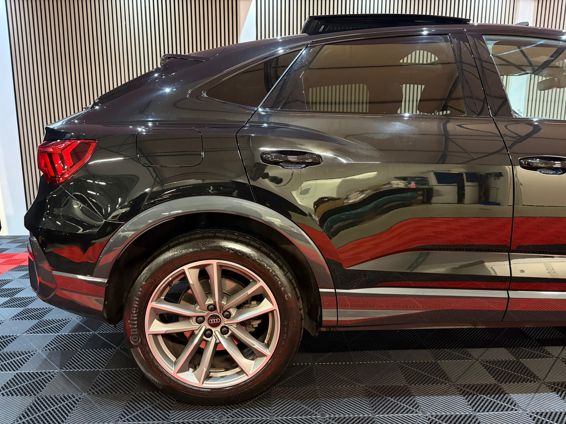 Audi Q3 Sportback 45 TFSI e S edition Competition S-Line (2023), foto 4