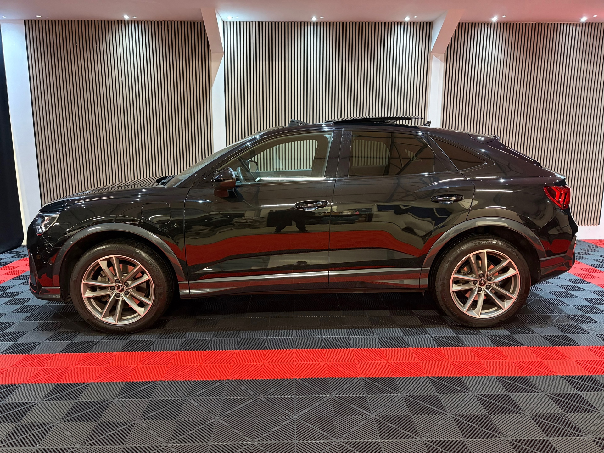 Audi Q3 Sportback 45 TFSI e S edition Competition S-Line (2023), foto 8