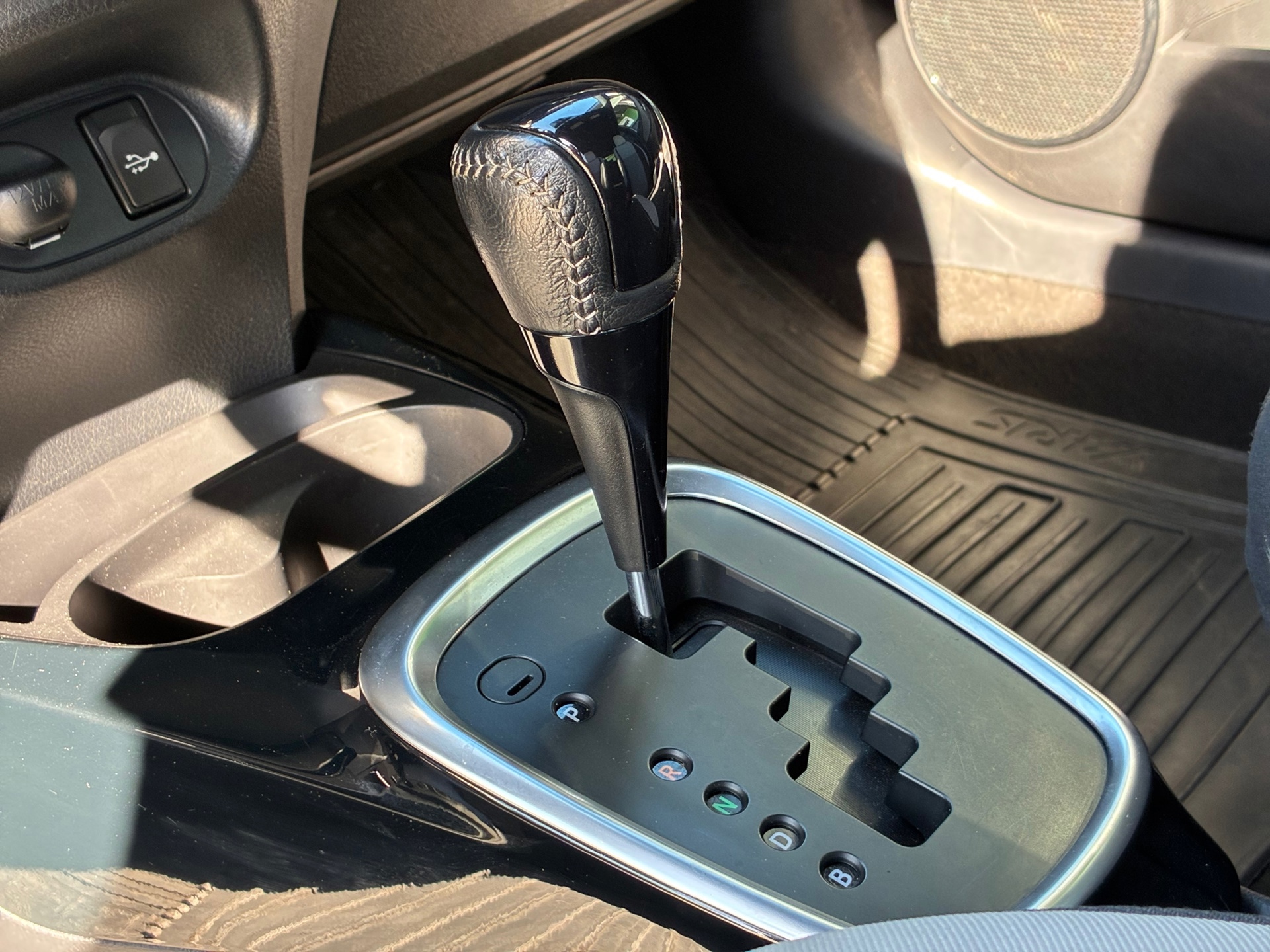 Toyota Yaris 1.5 Hybrid Dynamic Bi-Tone (2016), foto 11
