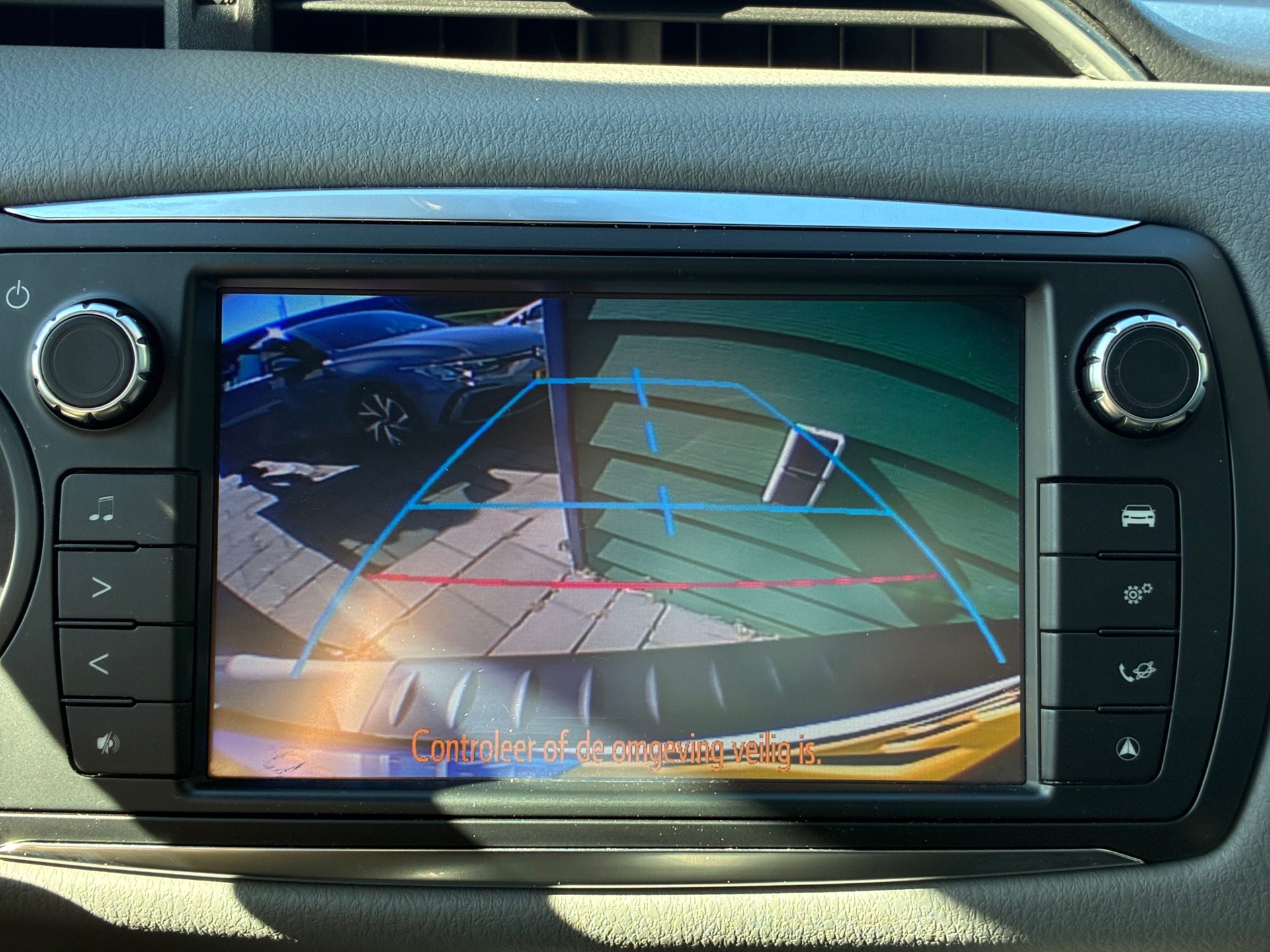 Toyota Yaris 1.5 Hybrid Dynamic Bi-Tone (2016), foto 19