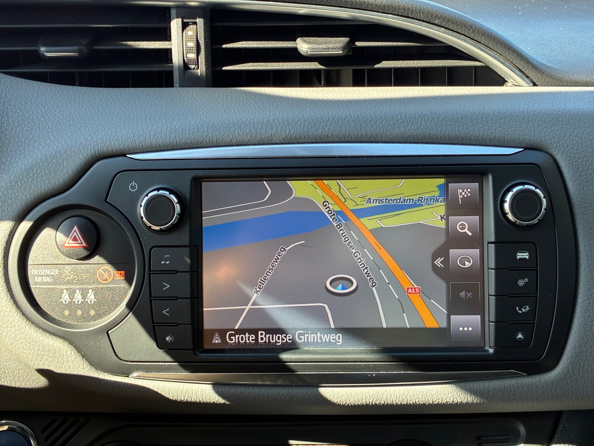 Toyota Yaris 1.5 Hybrid Dynamic Bi-Tone (2016), foto 20