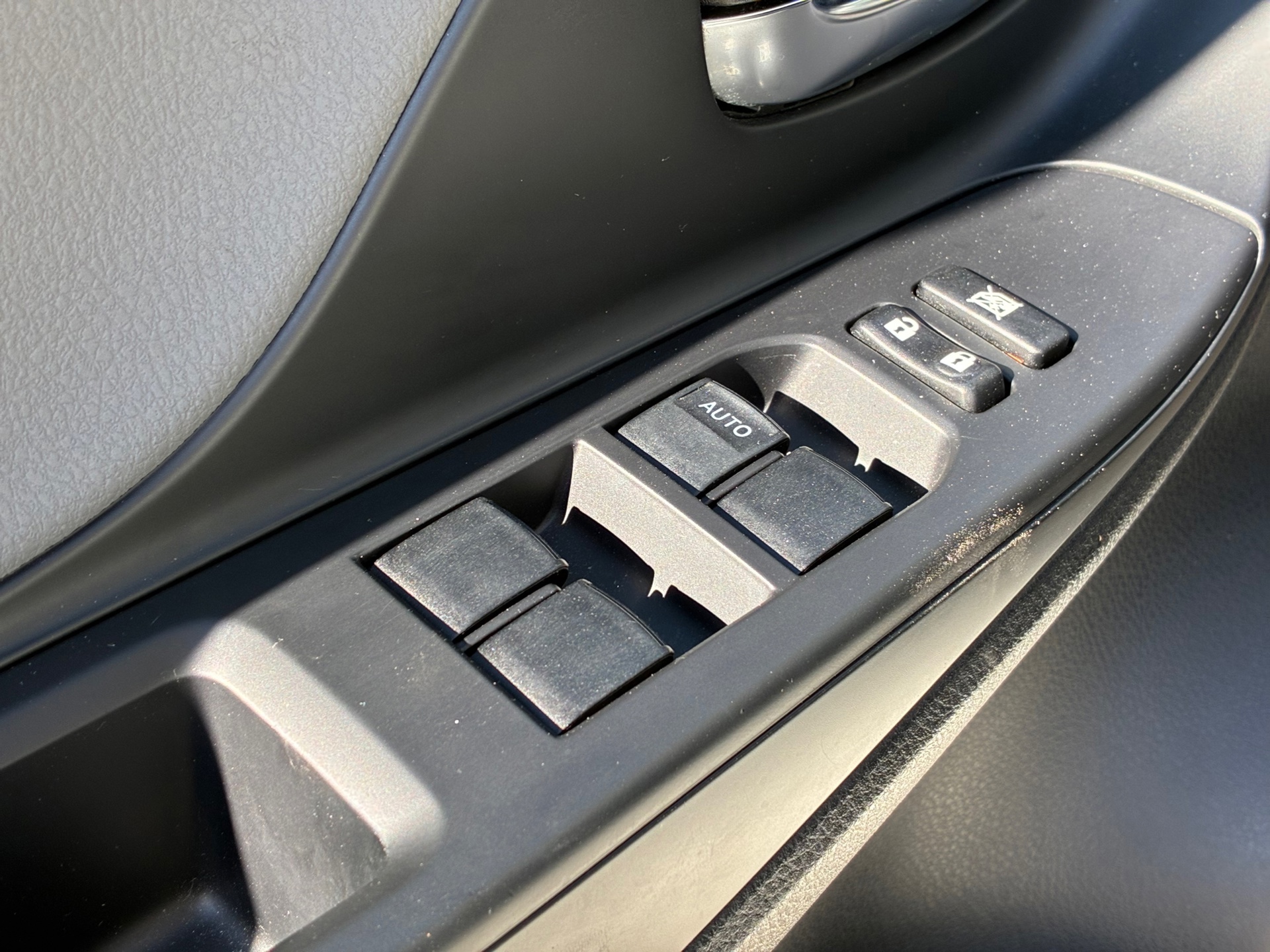Toyota Yaris 1.5 Hybrid Dynamic Bi-Tone (2016), foto 24