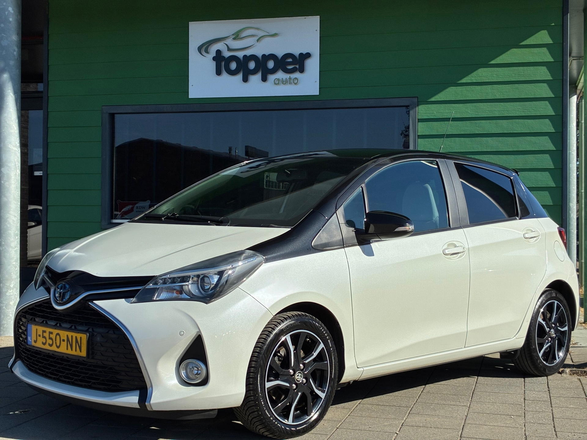 Toyota Yaris 1.5 Hybrid Dynamic Bi-Tone (2016), foto 5