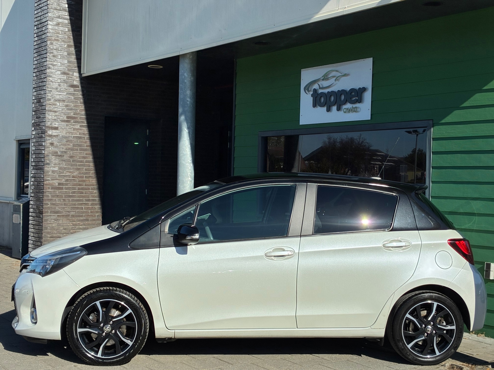 Toyota Yaris 1.5 Hybrid Dynamic Bi-Tone (2016), foto 6