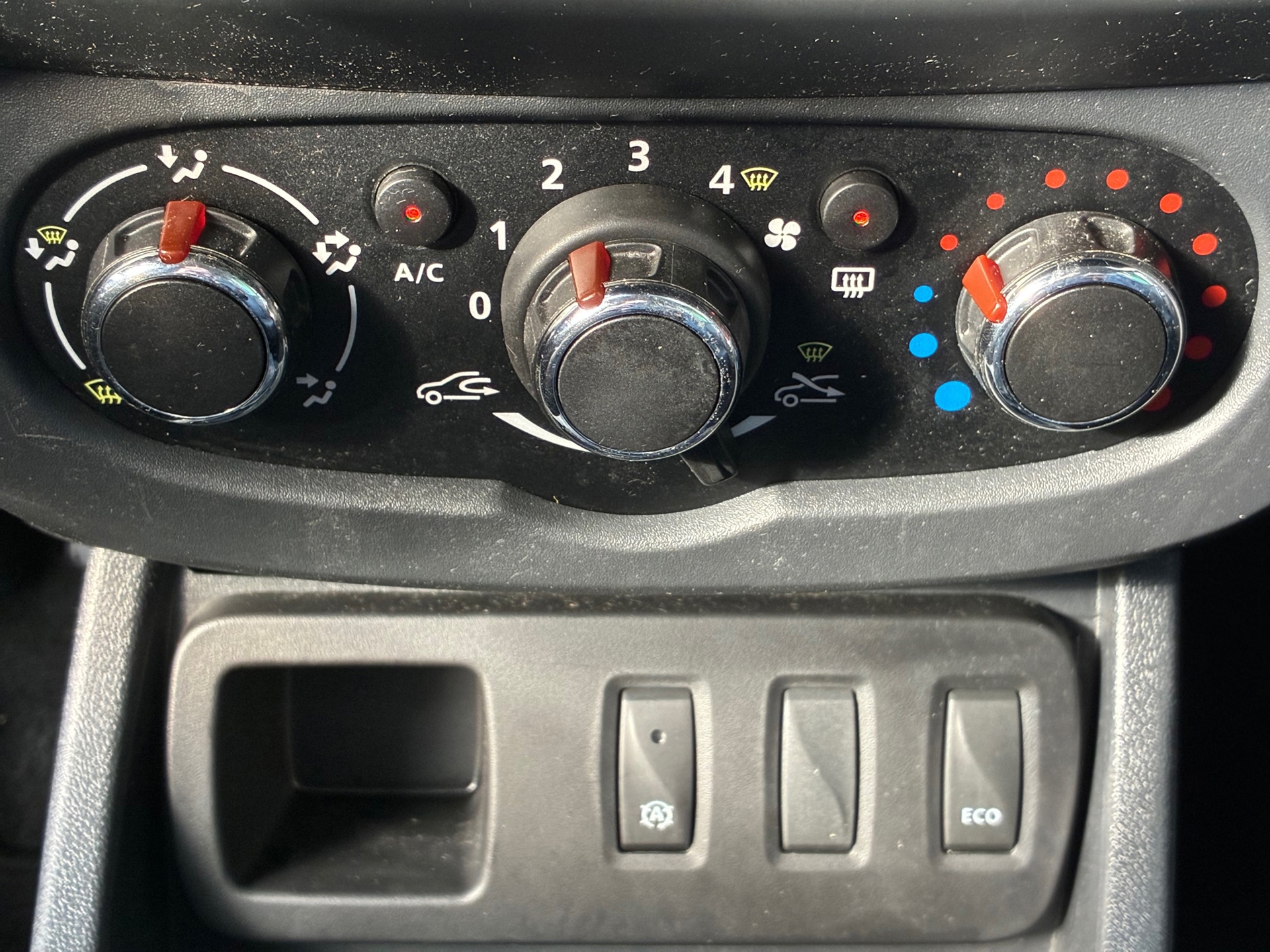 Dacia Duster 1.2 TCe 4x2 Prestige (2016), foto 19