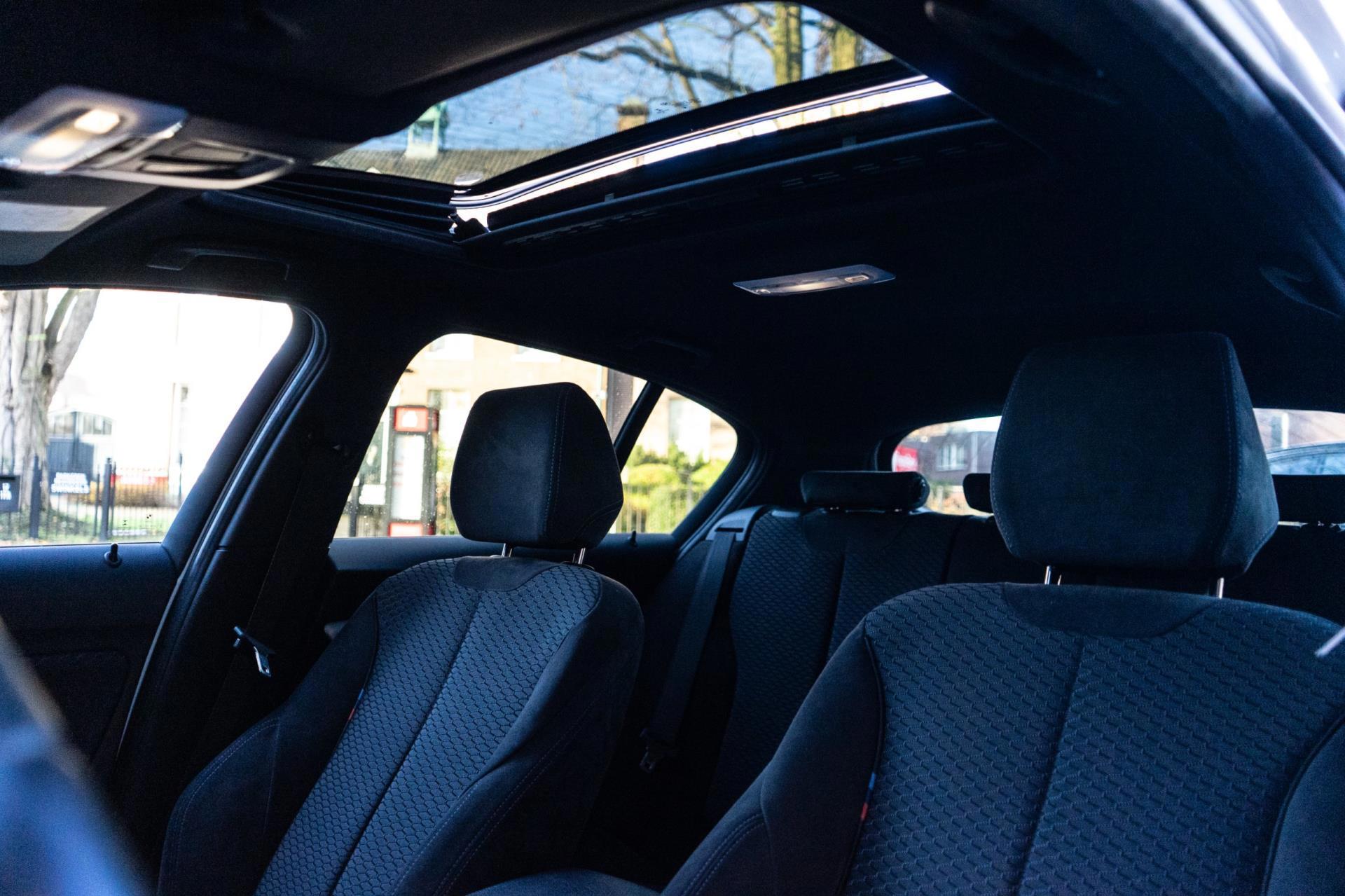 BMW 1-Serie 118i High Executive M-Sport (2016), foto 28