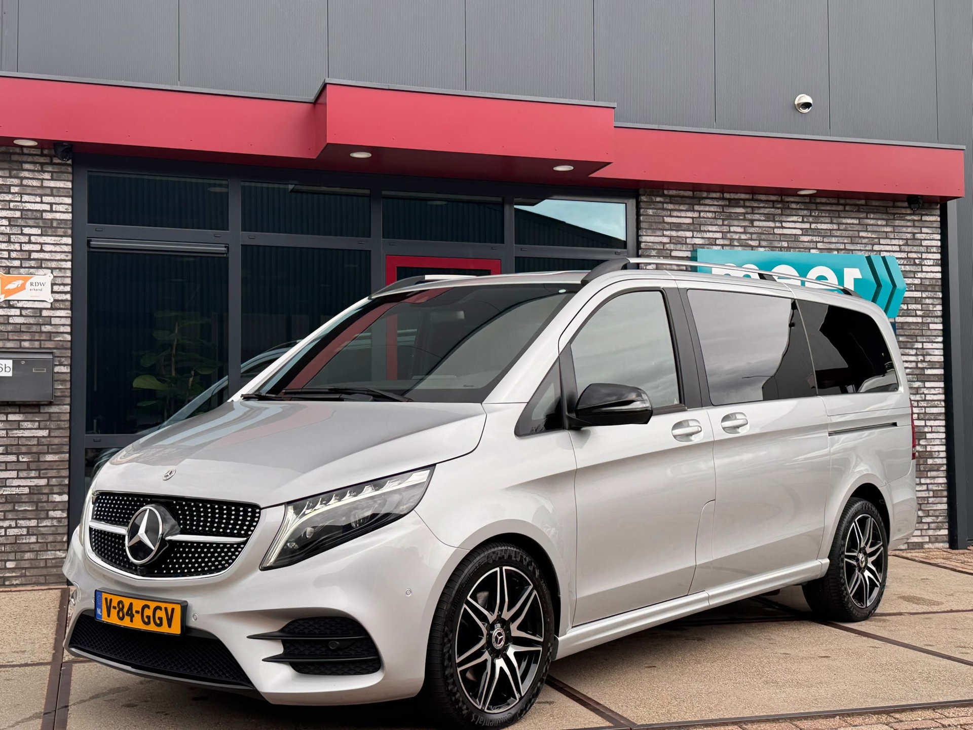 Mercedes-Benz V-klasse 300d AMG Lang DC (2022), foto 12