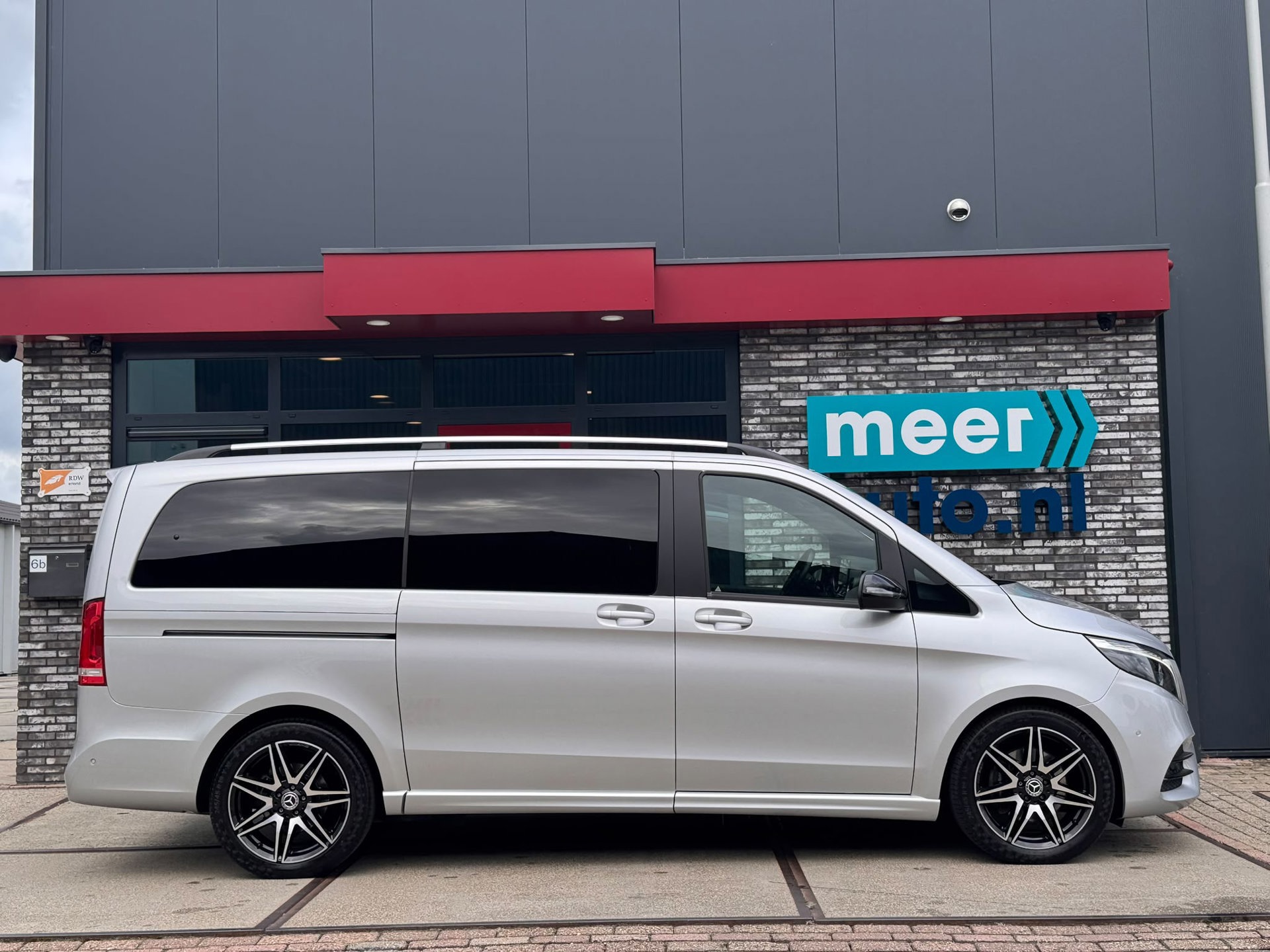 Mercedes-Benz V-klasse 300d AMG Lang DC (2022), foto 18