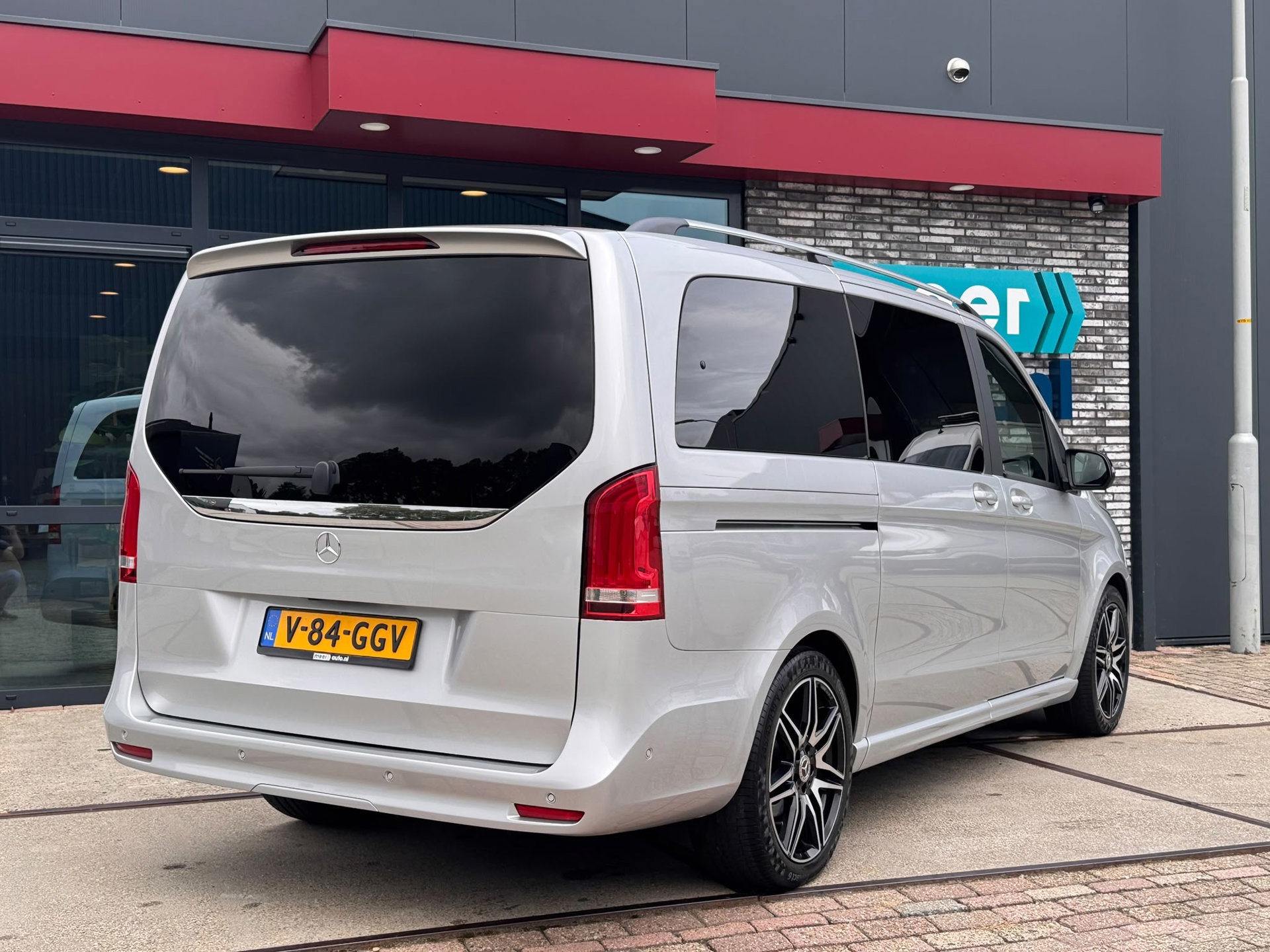 Mercedes-Benz V-klasse 300d AMG Lang DC (2022), foto 4