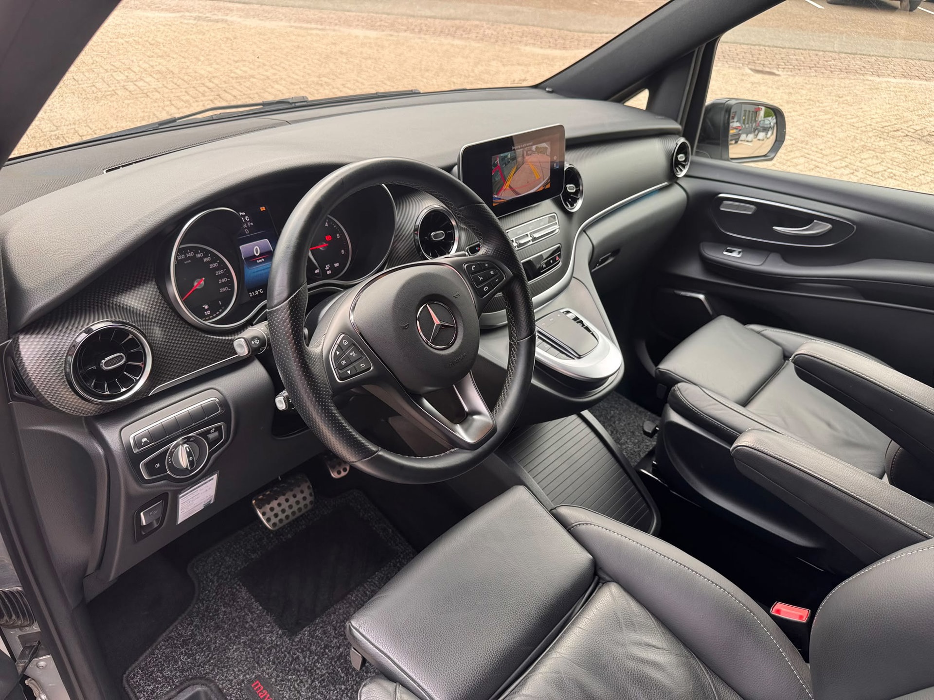 Mercedes-Benz V-klasse 300d AMG Lang DC (2022), foto 5