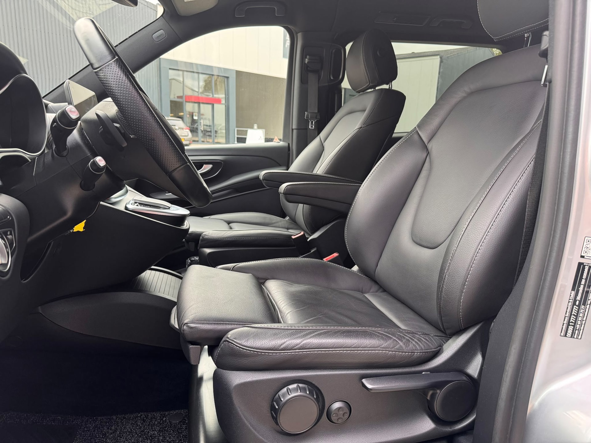 Mercedes-Benz V-klasse 300d AMG Lang DC (2022), foto 6