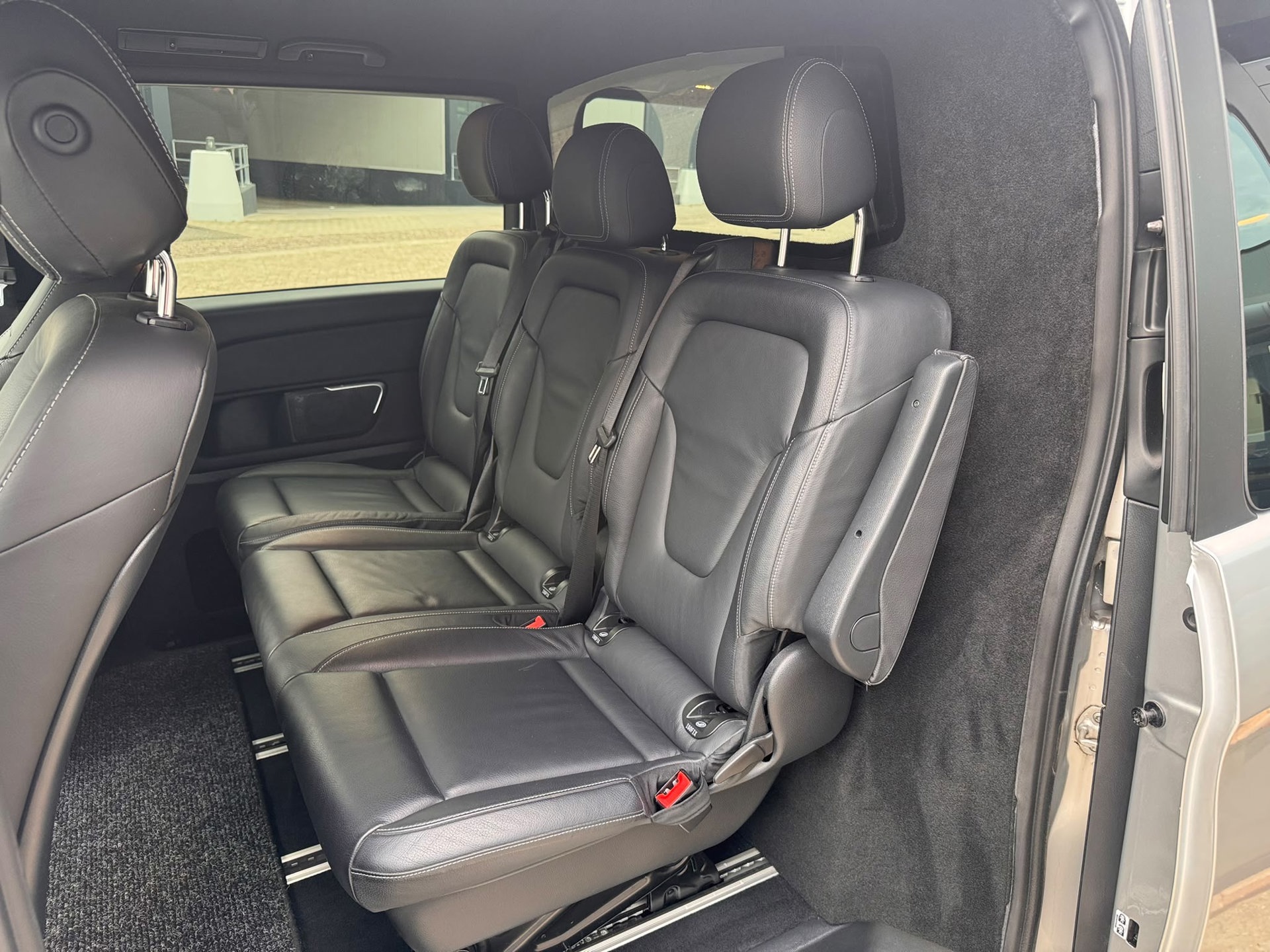 Mercedes-Benz V-klasse 300d AMG Lang DC (2022), foto 7