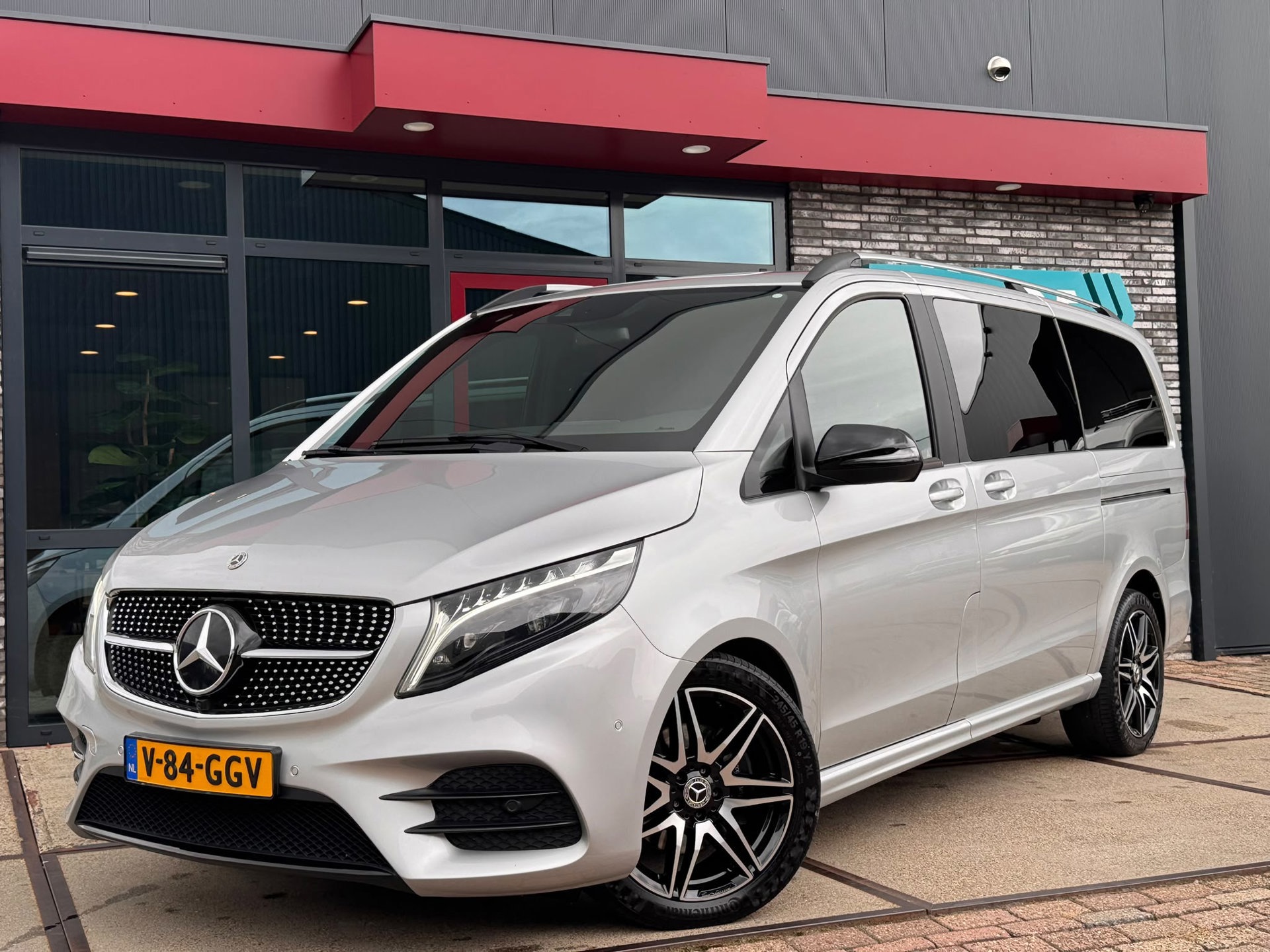 Mercedes-Benz V-klasse 300d AMG Lang DC (2022), foto 8