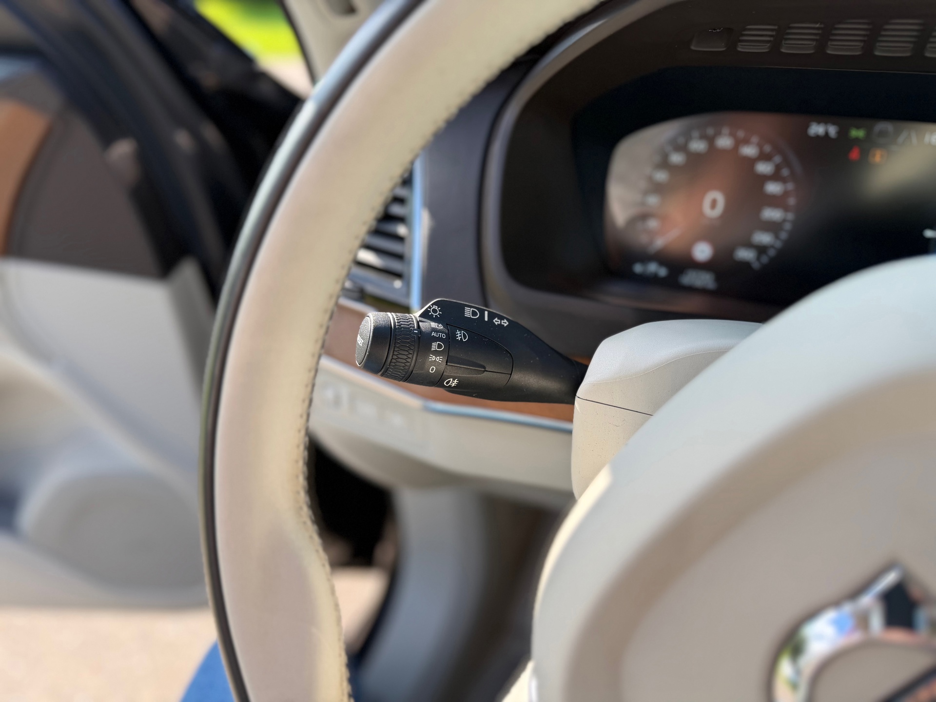 Volvo XC90 2.0 T8 Twin Engine AWD Inscription (2016), foto 17