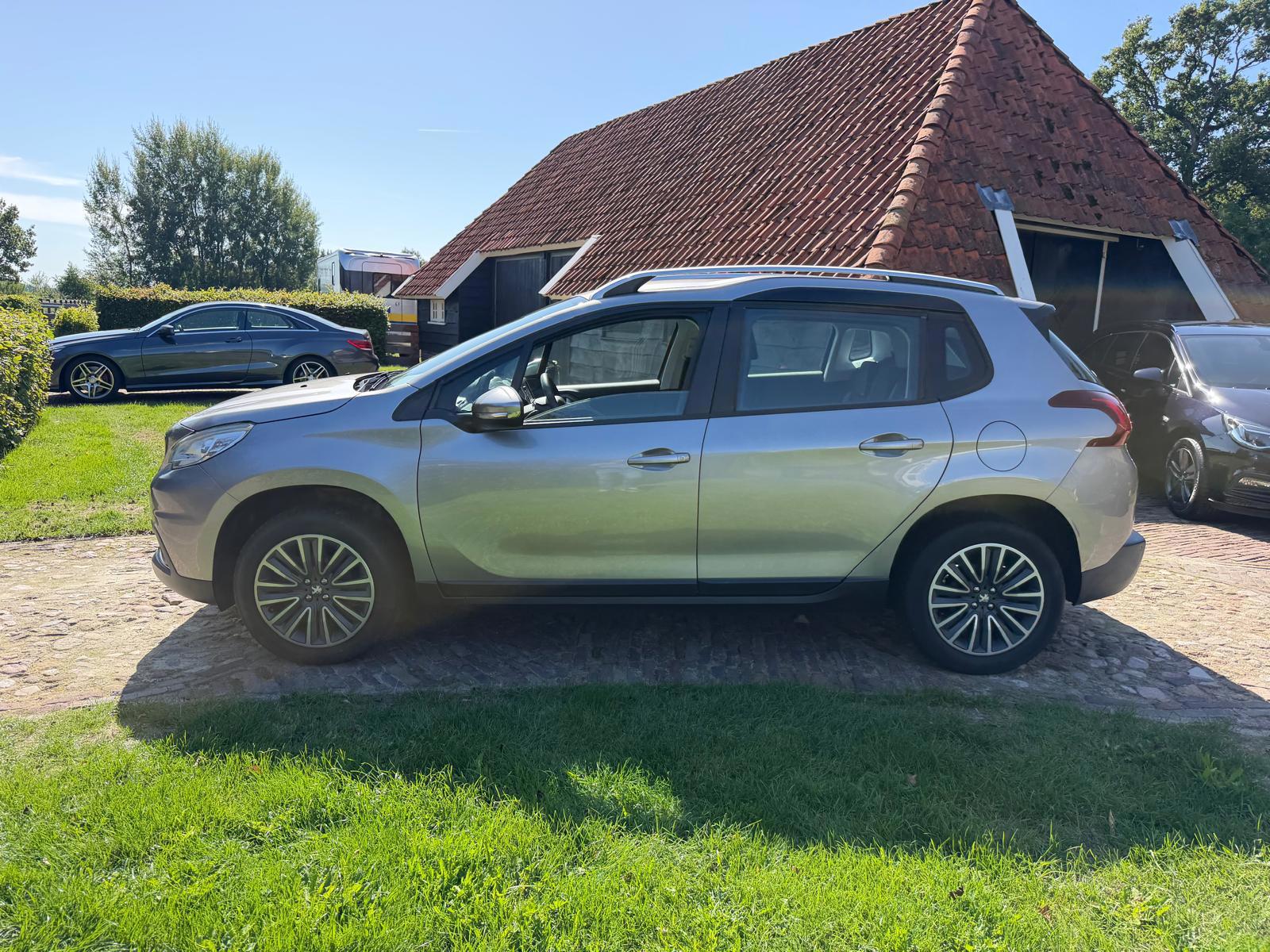 Peugeot 2008 1.2 PureTech Blue Lion-NL auto (2017), foto 2